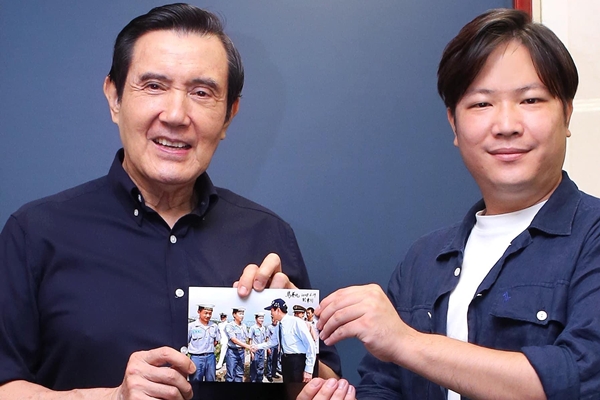 高揚凱於2022年市議員選戰，當時馬英九親自站台力挺，也為他揭開政壇序幕的一頁。（高揚凱提供）