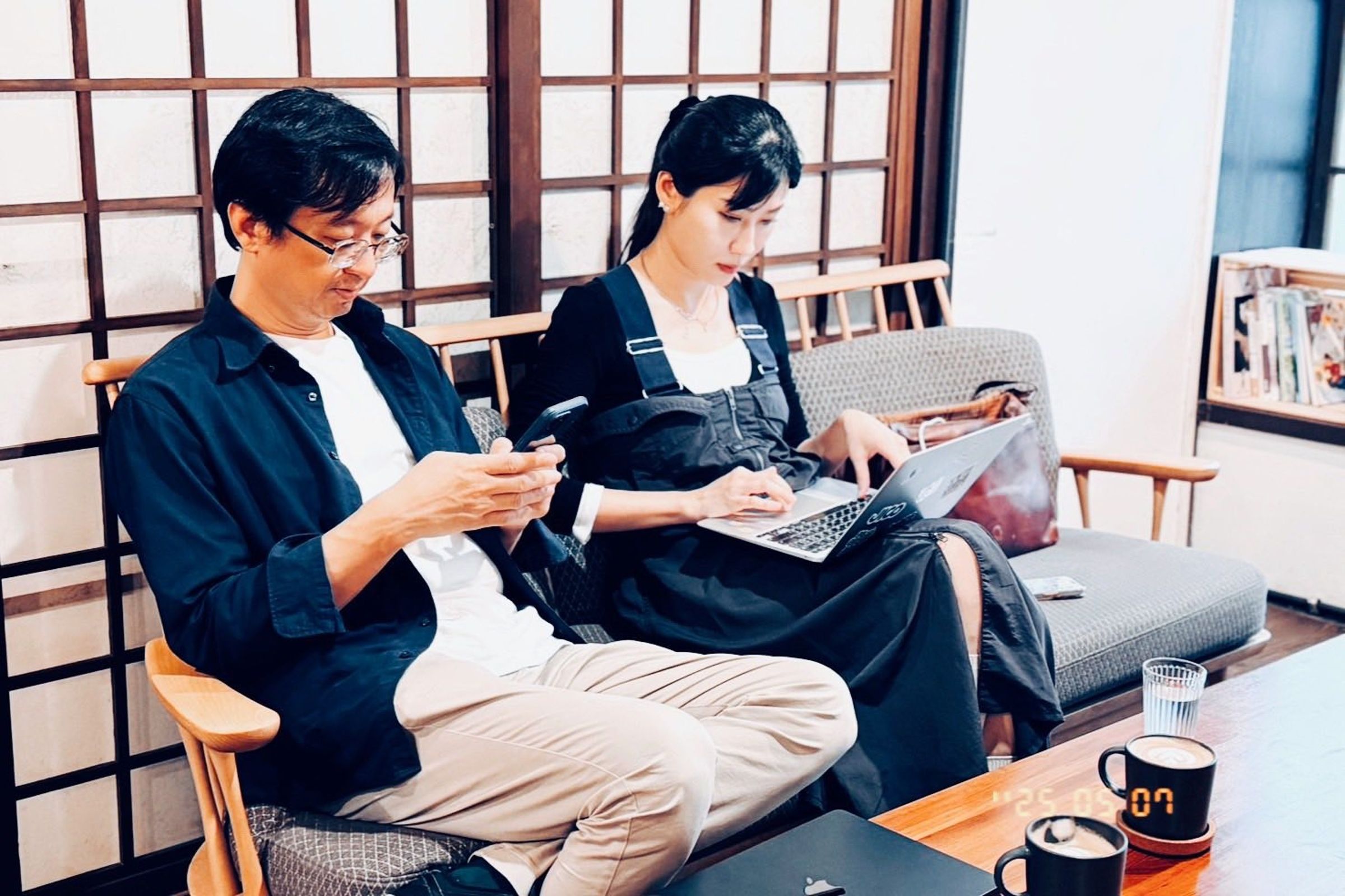 已婚人夫張鐵志臉書上,也不乏有蔡瑞珊同框照。(翻攝自張鐵志臉書)