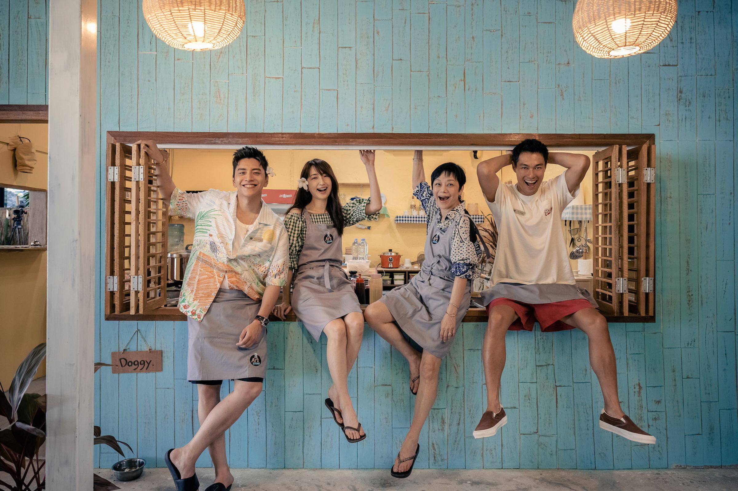 王大陸(左起)、柯佳嬿、張艾嘉、楊祐寧參與《艾嘉食堂》演出。(泰坦星文創影視提供)