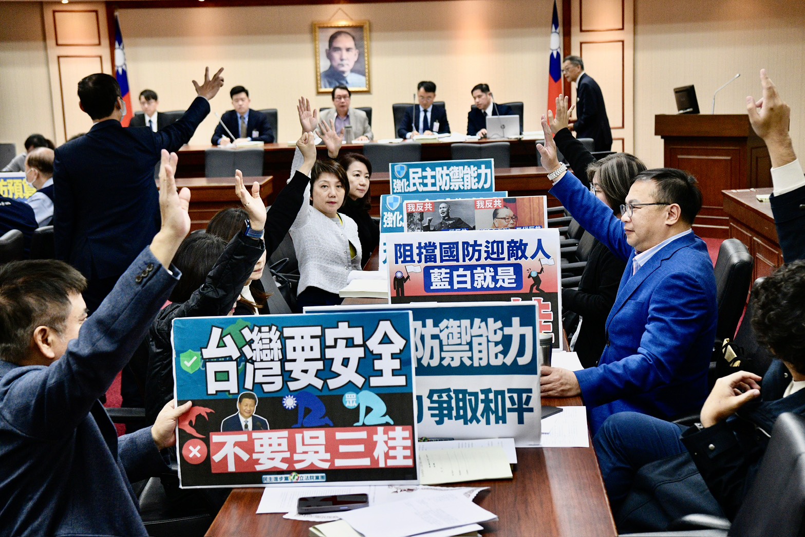 立法院程序委員會今日開會,藍白憑藉人數優勢,第五度封殺政院提出的1.25兆元國防預算。(鏡報李智為)
