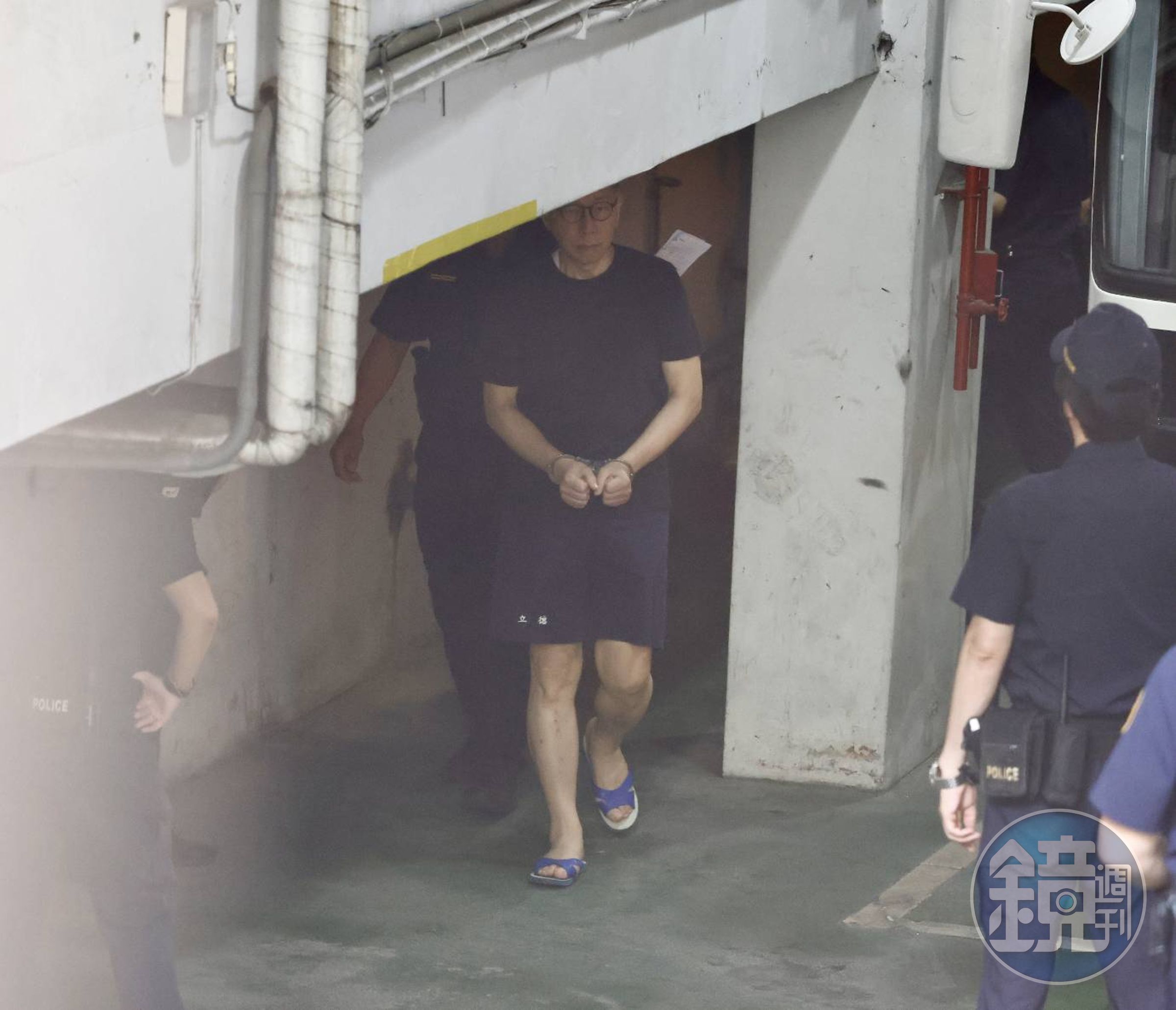 民眾黨前主席柯文哲涉京華城、政治獻金案遭起訴。