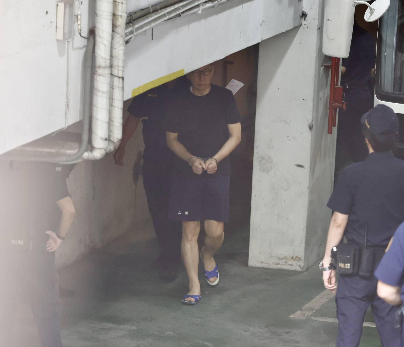 民眾黨前主席柯文哲涉京華城、政治獻金案遭起訴。