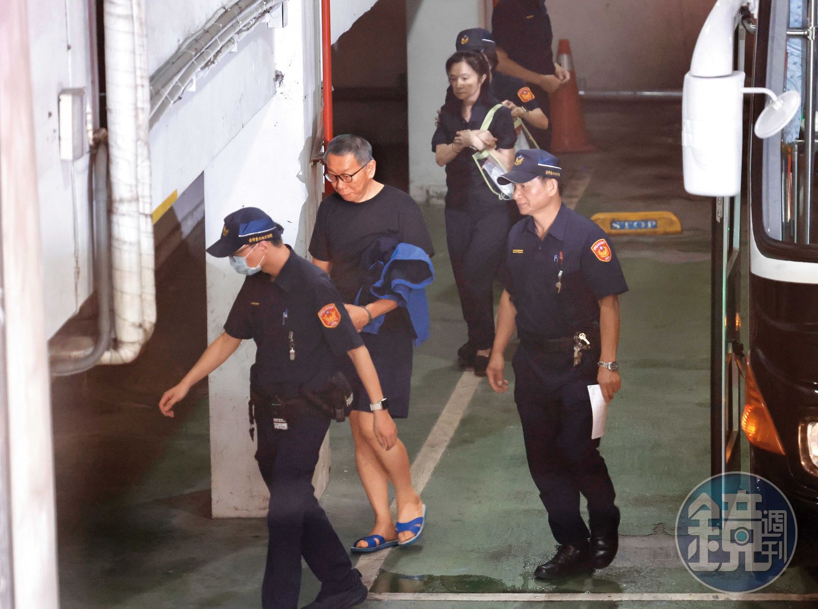 柯文哲羈押期限將滿,檢方認為他在押仍透過影響力壓迫司法審理,7月21日裁定續押柯文哲2個月。