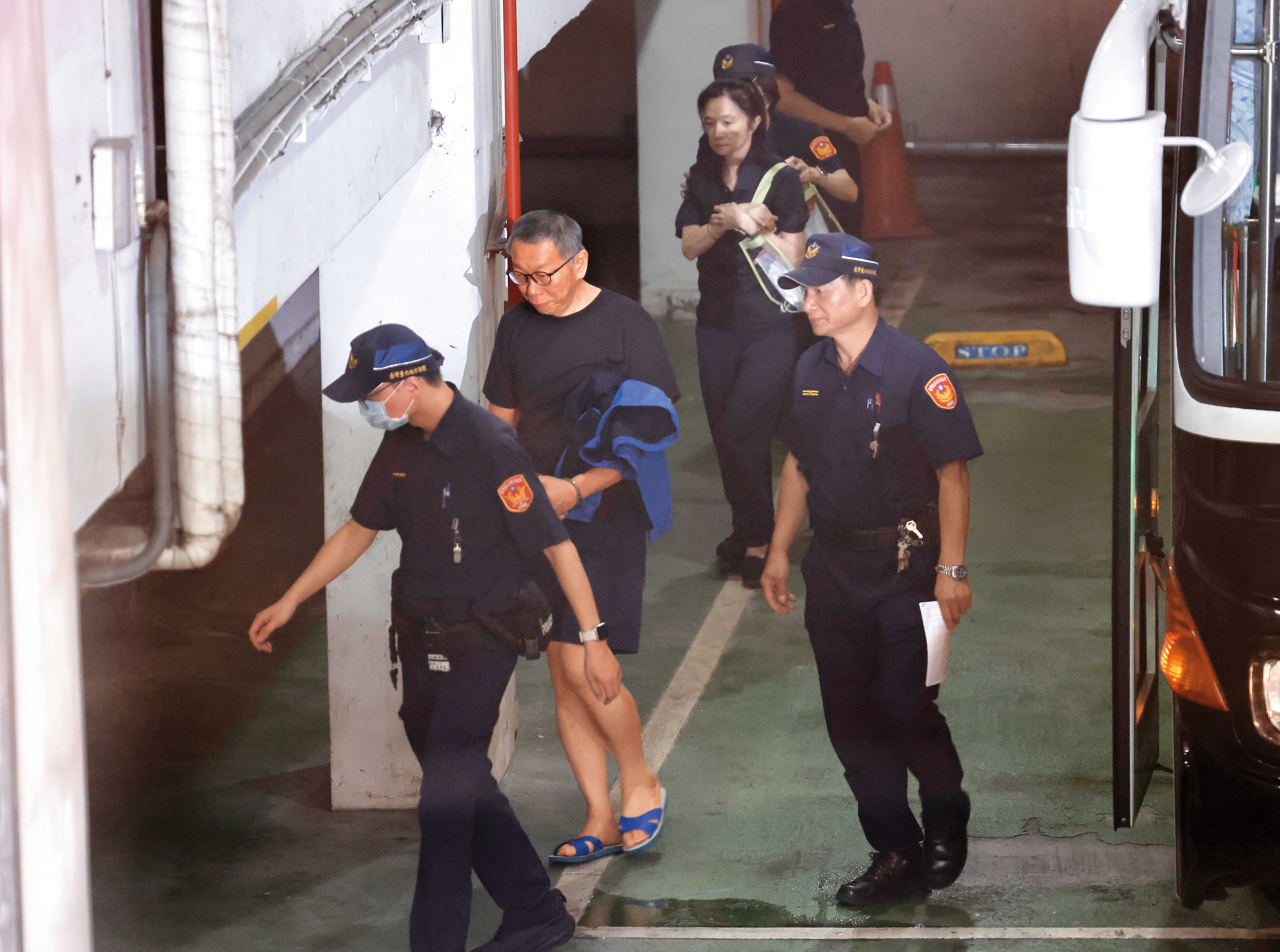 柯文哲羈押期限將滿,檢方認為他在押仍透過影響力壓迫司法審理,7月21日裁定續押柯文哲2個月。