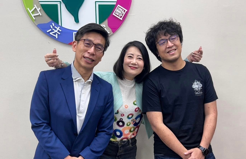 民進黨團幹事長吳思瑤表示，使用肢體杯葛是必要手段，會戰到最後一刻。（翻攝自吳思瑤臉書）