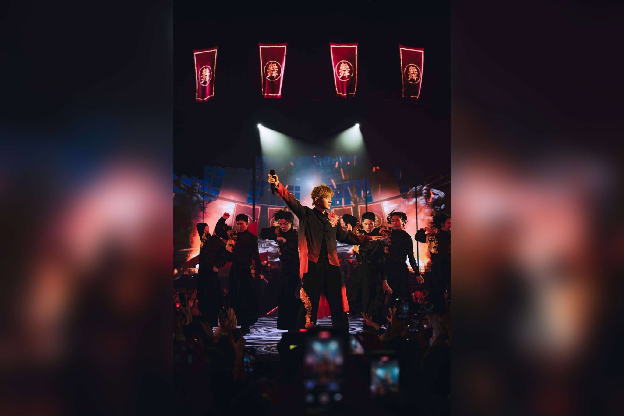 羅志祥一身唐裝率領20位舞者展現超高舞技，帥度破表全場沸騰。（寬宏藝術X華納音樂提供）