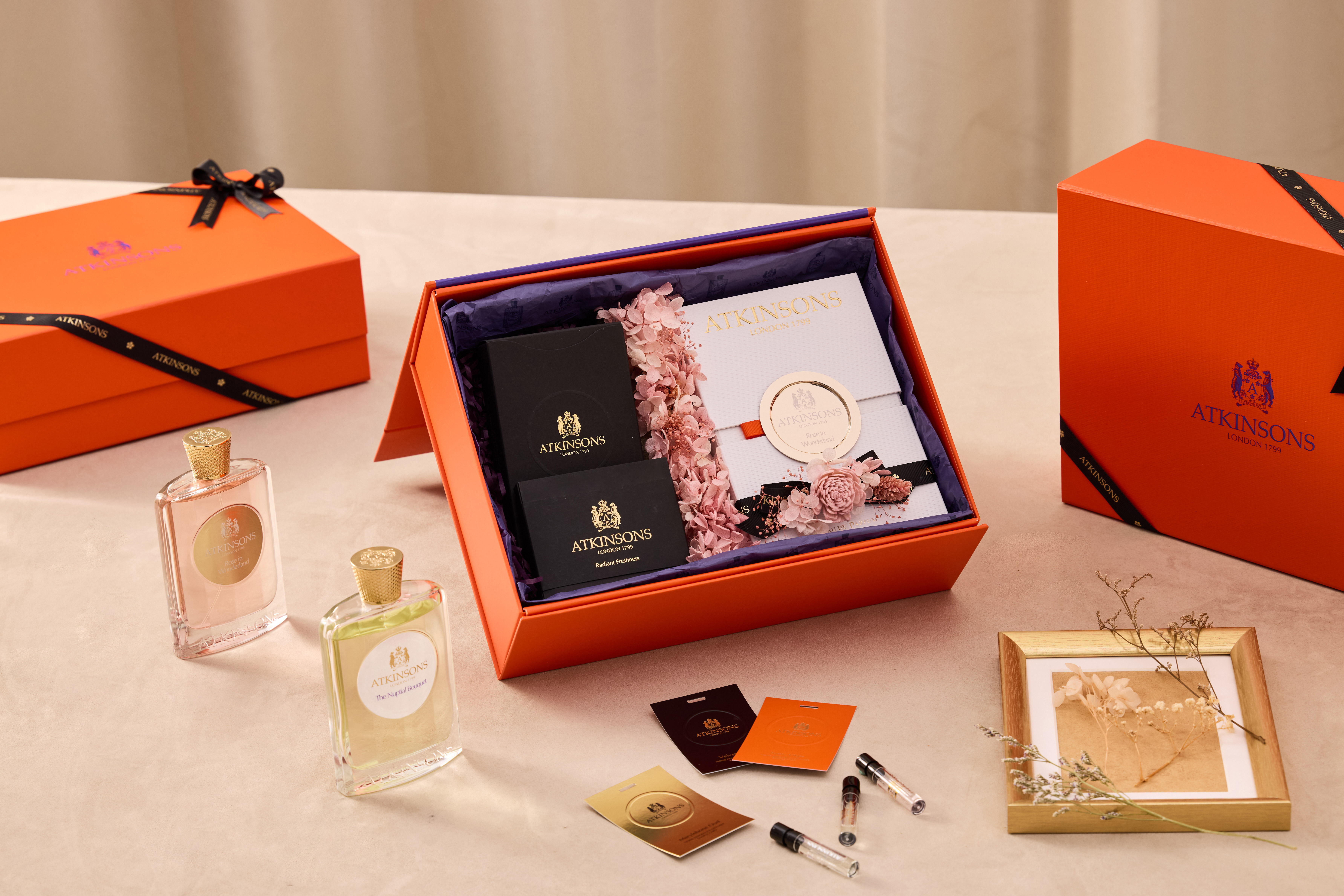 「ATKINSONS七夕限定香氛禮盒」融合英倫優雅與花藝浪漫，以香氛勾勒戀人間的專屬回憶！