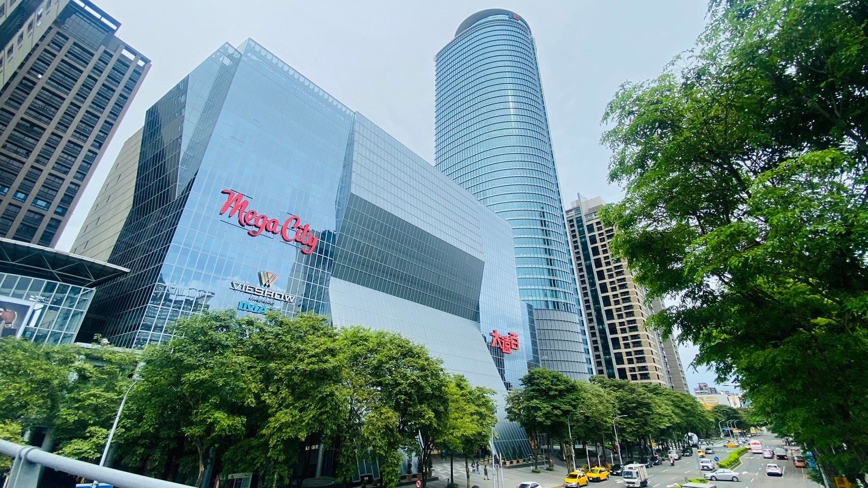 大型商場的進駐，通常代表企業對於區域發展具有一定信心，也成為評估區域房市發展潛力的觀景窗。（房市示意圖）