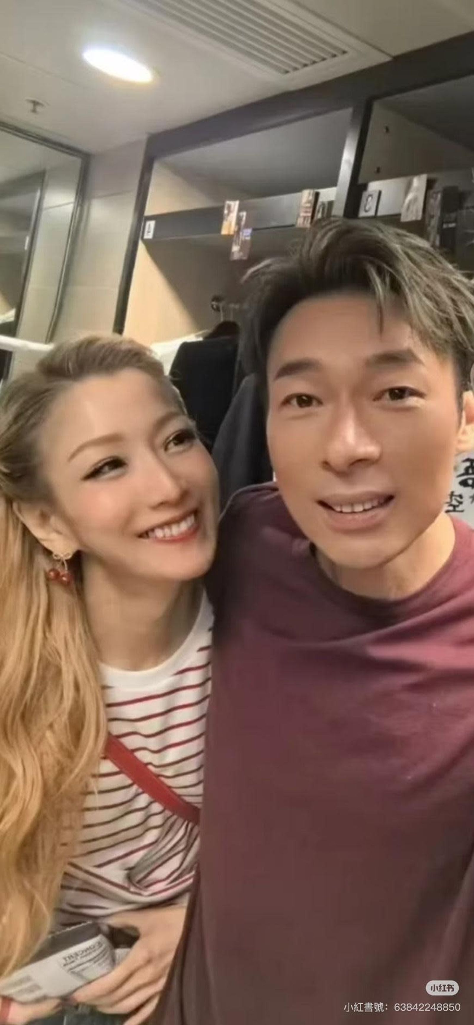 鄭秀文邀許志安登台演出，以行動展現婚姻關係。（翻攝自小紅書）