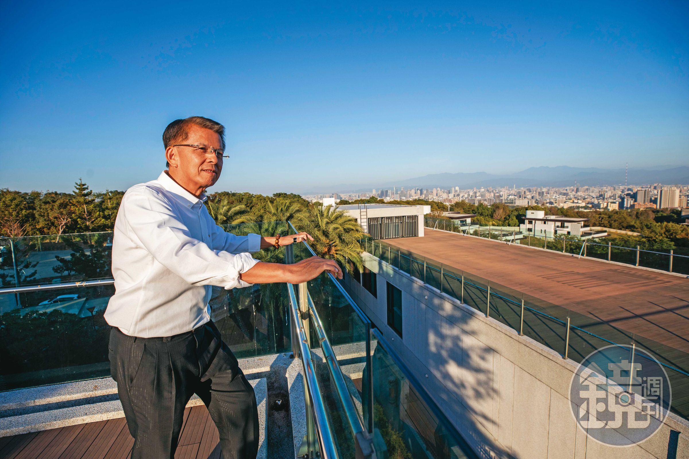 陳志聲從資訊工程師跨行做建商，憑著超強邏輯，總能洞燭先機拓荒不被看好的地，發展為豪墅區，是名符其實的「豪墅王」。