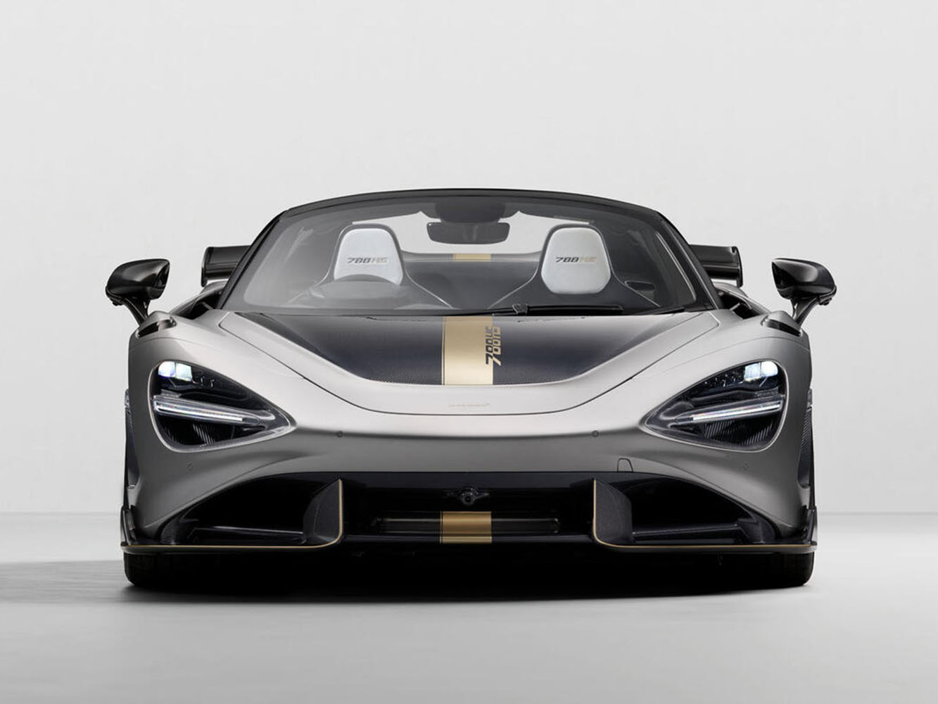 底盤部分重新調校懸吊幾何與阻尼設定，車高較 750S 再降低 5mm，可帶來更出色的車身控制能力與轉向反應。