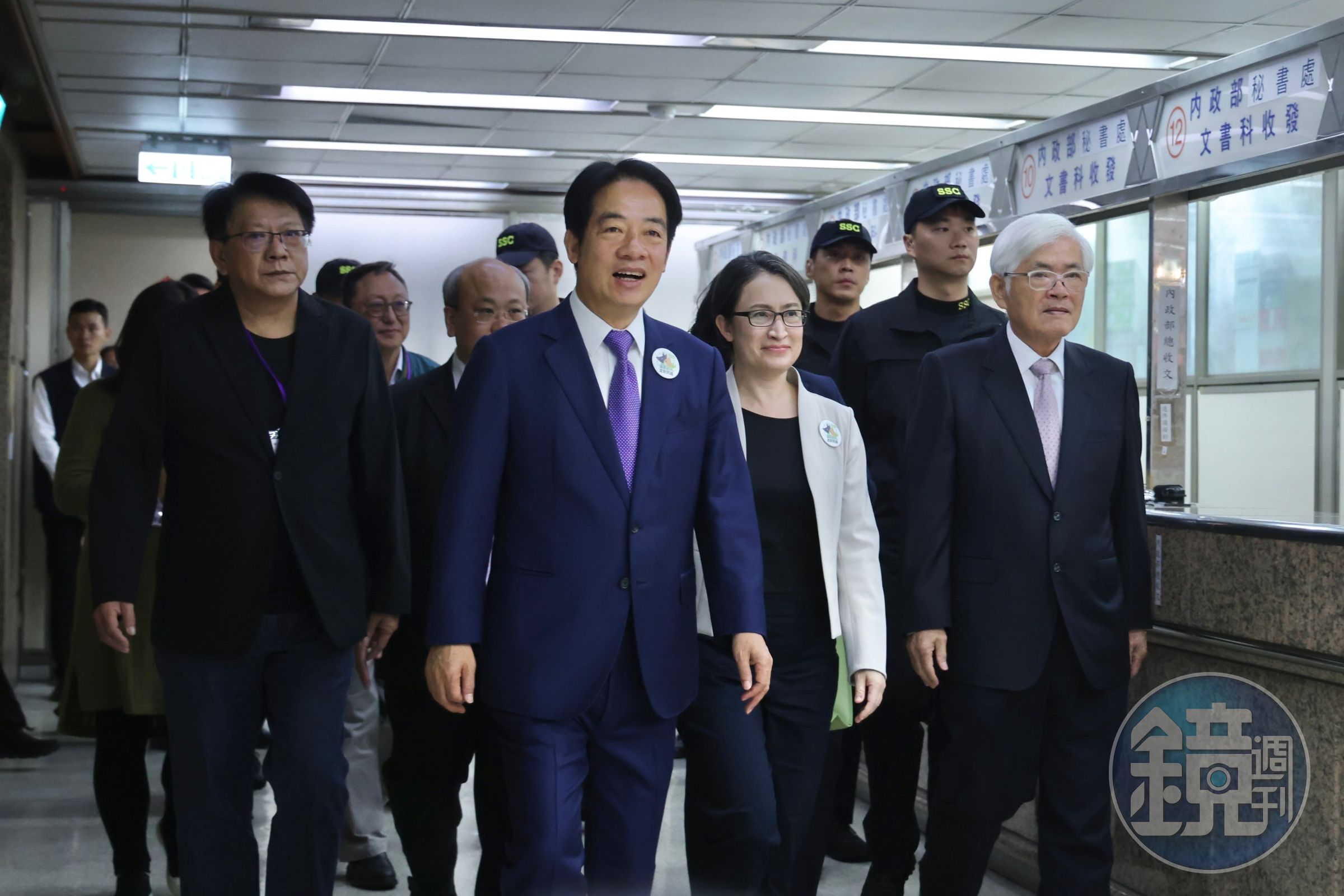 賴清德與蕭美琴今天上午9點前往中選會，正式完成登記作業。