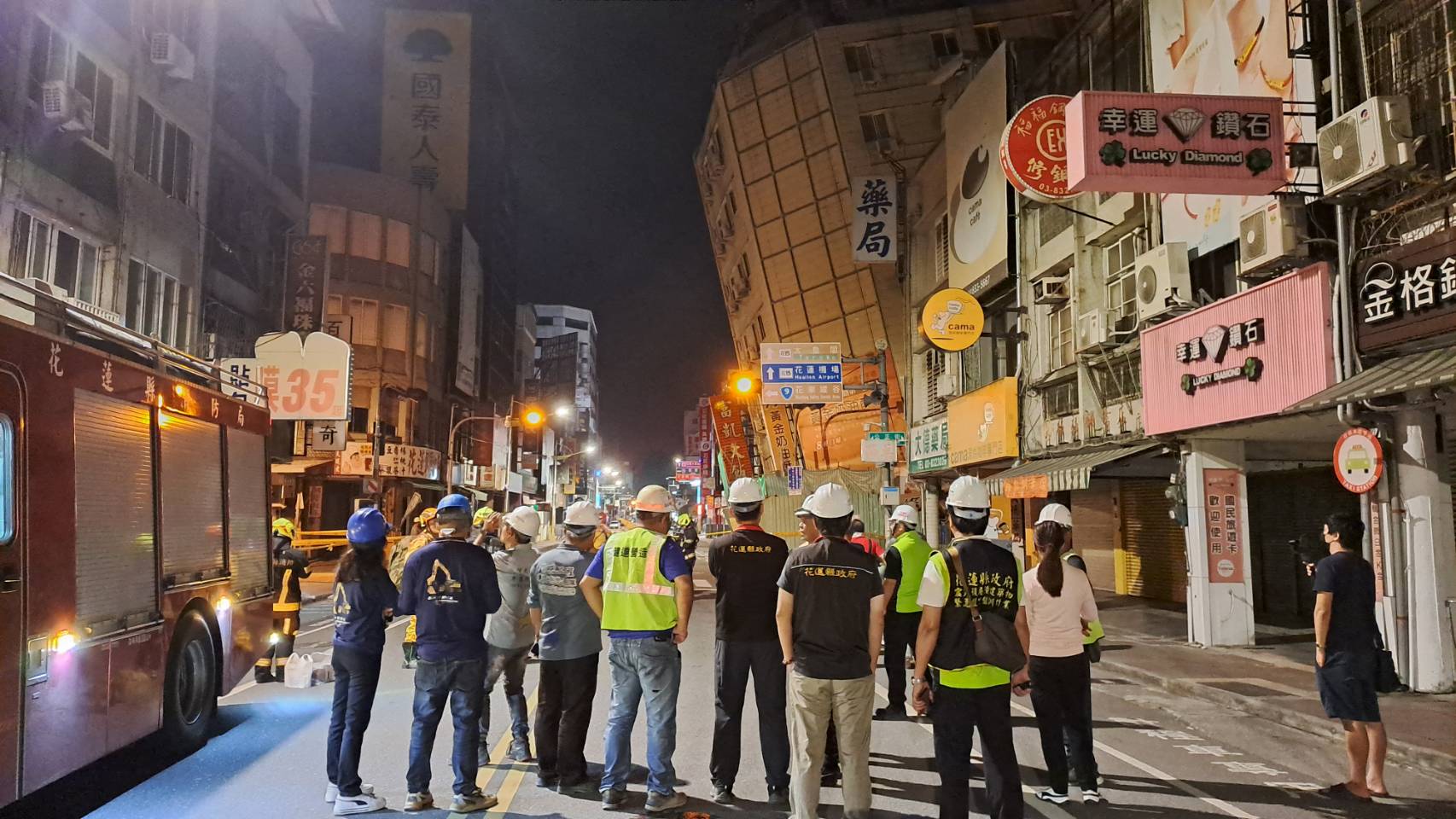 今凌晨又傳有感地震，花蓮「富凱大飯店」也因此傾倒。