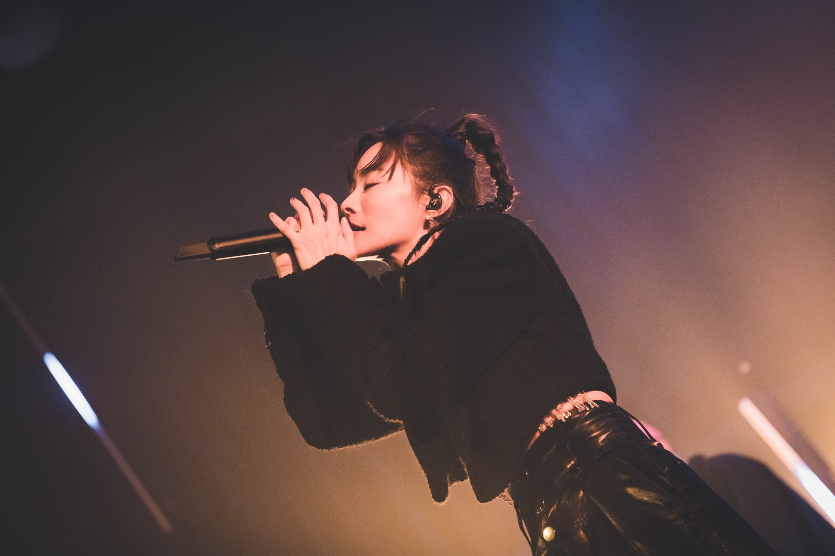 鄭宜農接連催生個唱跟新輯，讓自己「月亮型人格」及「自虐」成癮性格曝光。（邊走邊聽有限公司）