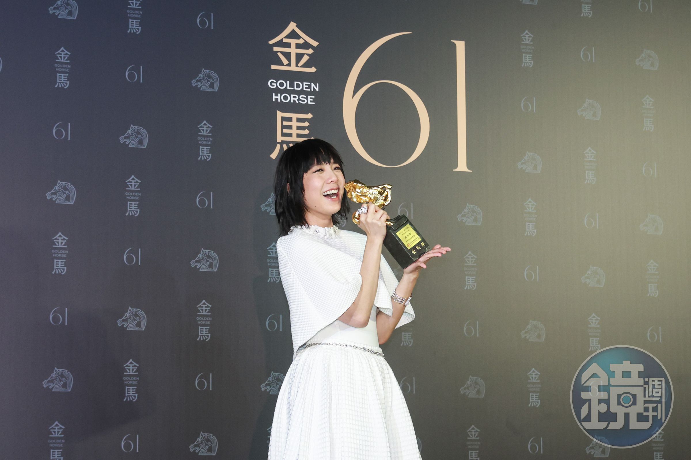 鍾雪瑩片中的手語、口語都有精彩表現，成為繼去年《富都青年》的吳慷仁後，再有演員以飾演聽障人士奪下演員獎座。