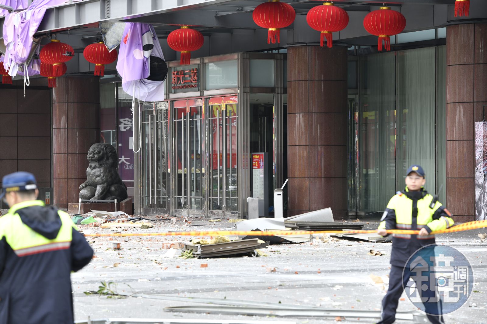 新光三越台中中港店12樓美食街13日發生嚴重氣爆,釀成4死逾30傷悲劇。