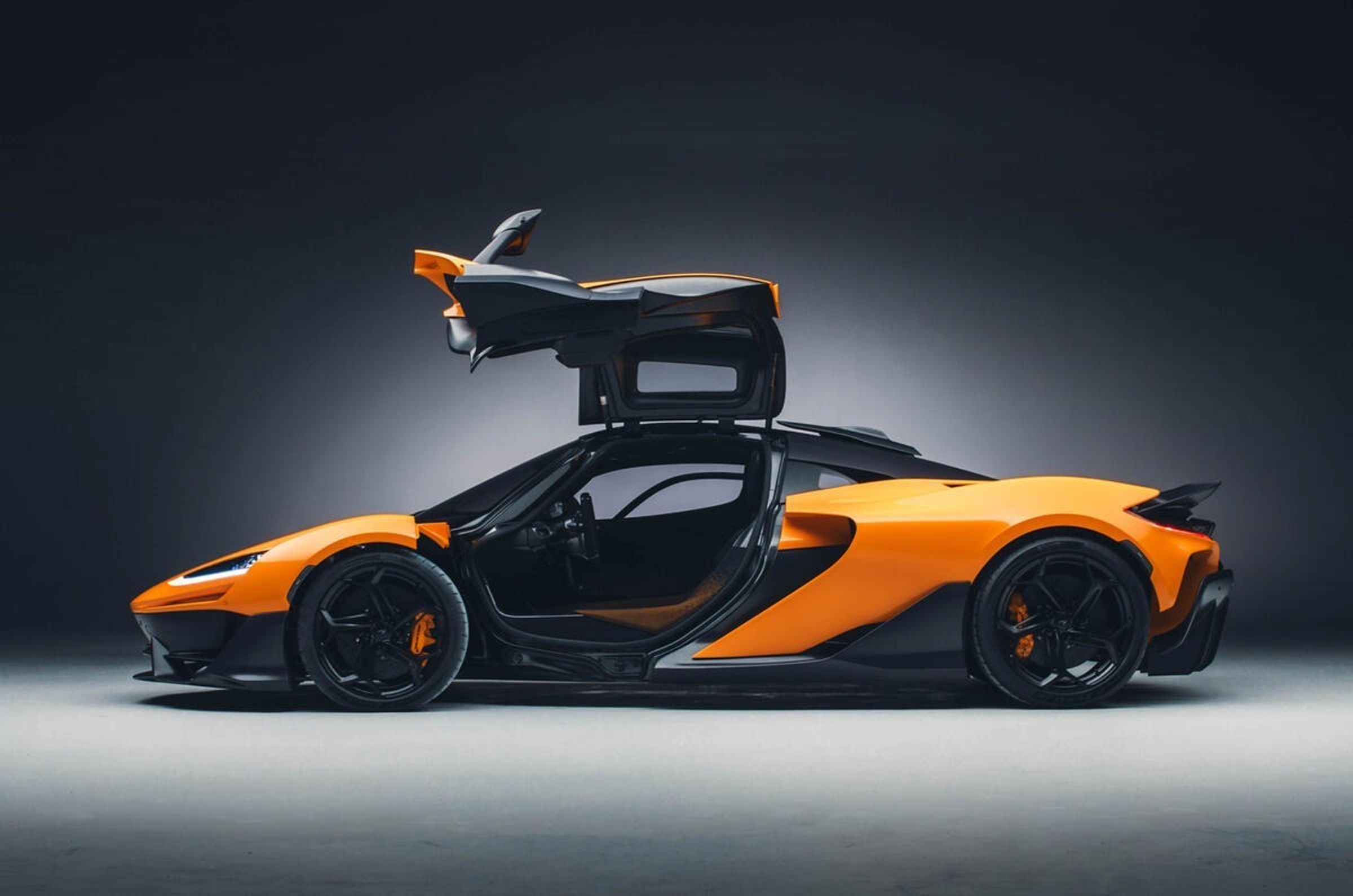 相較於其他車廠一味追求速度極限，McLaren 更在意如何讓W1在動力、操控與實用性達到最佳平衡。