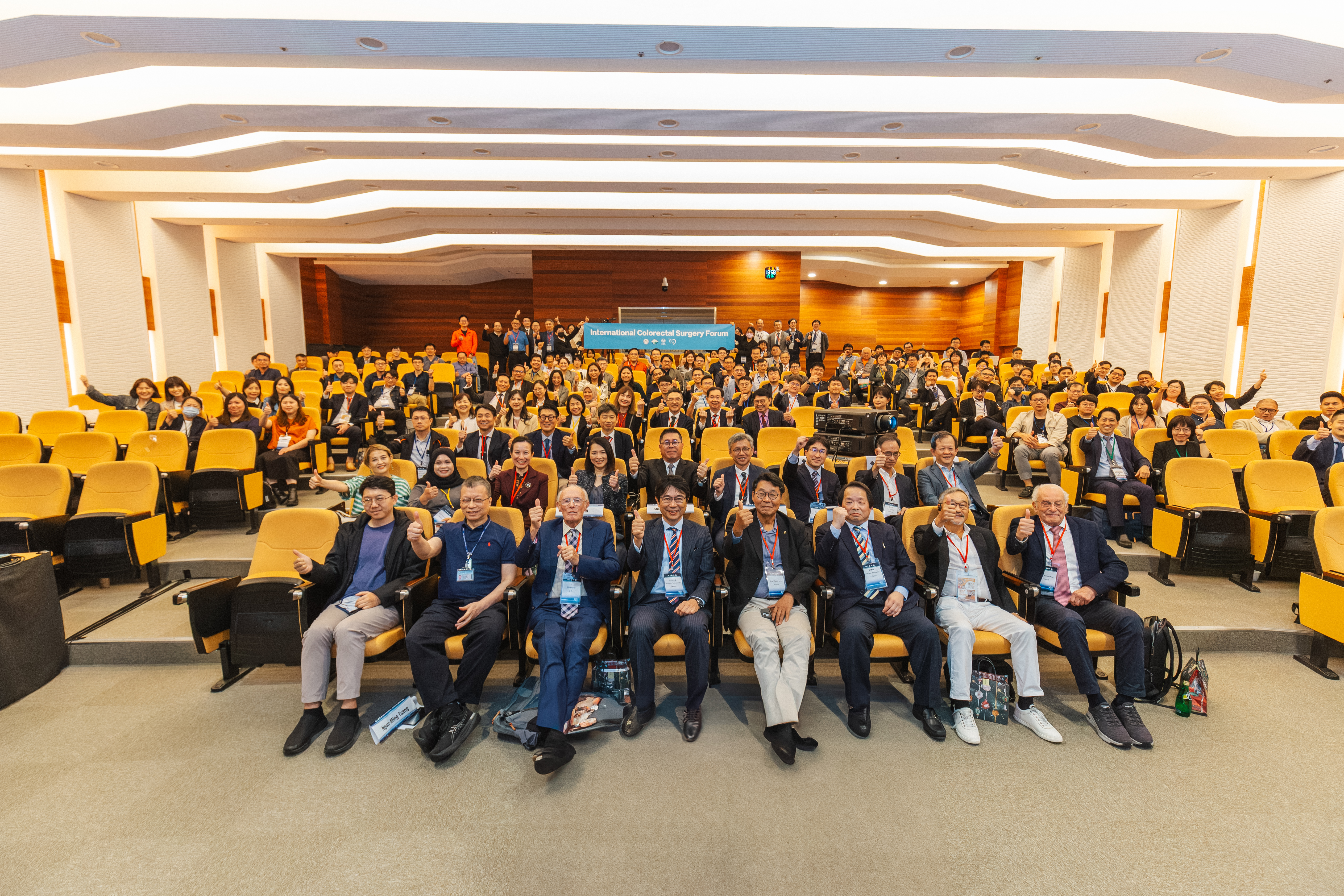 2024「國際大腸直腸外科論壇」在中國醫藥大學新竹附設醫院舉辦，今年一共來自11國約300位醫師專家參與盛事。（中國醫藥大學新竹附設醫院提供）