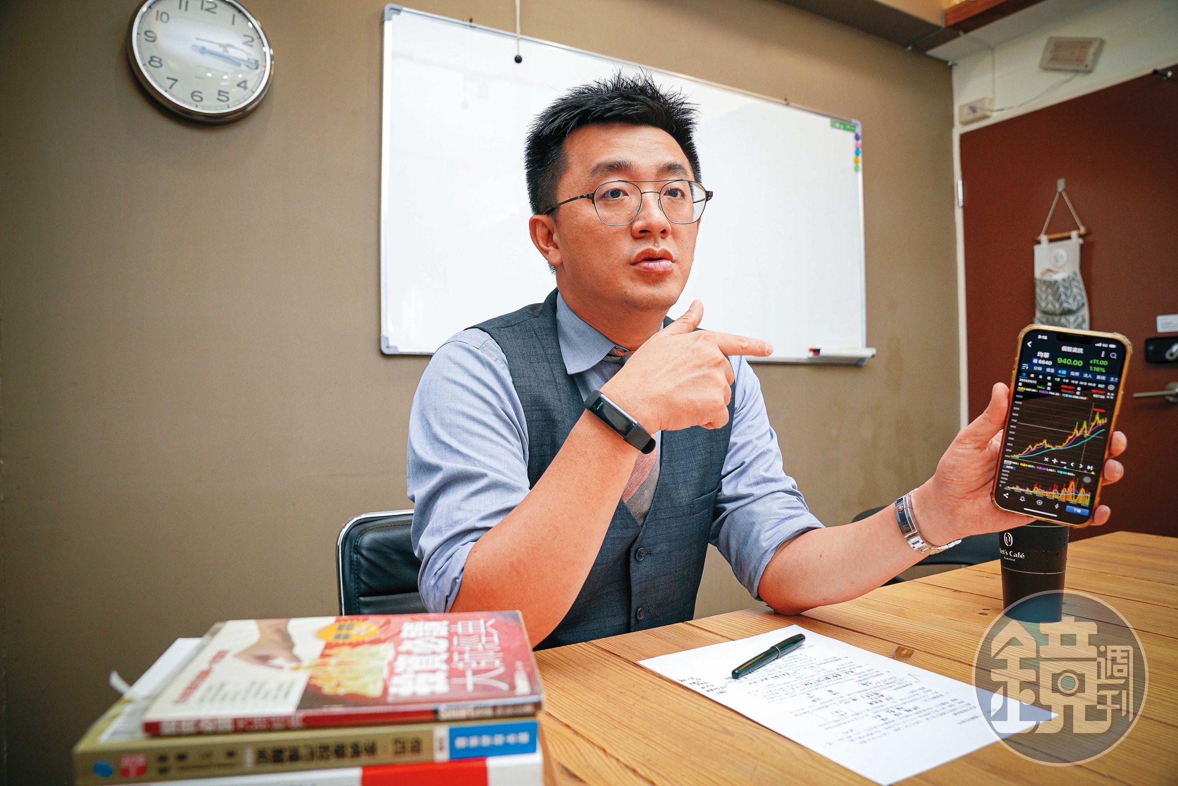 將手機供應鏈由內到外拆出可投資標的，對產業隊長張捷來說輕而易舉。