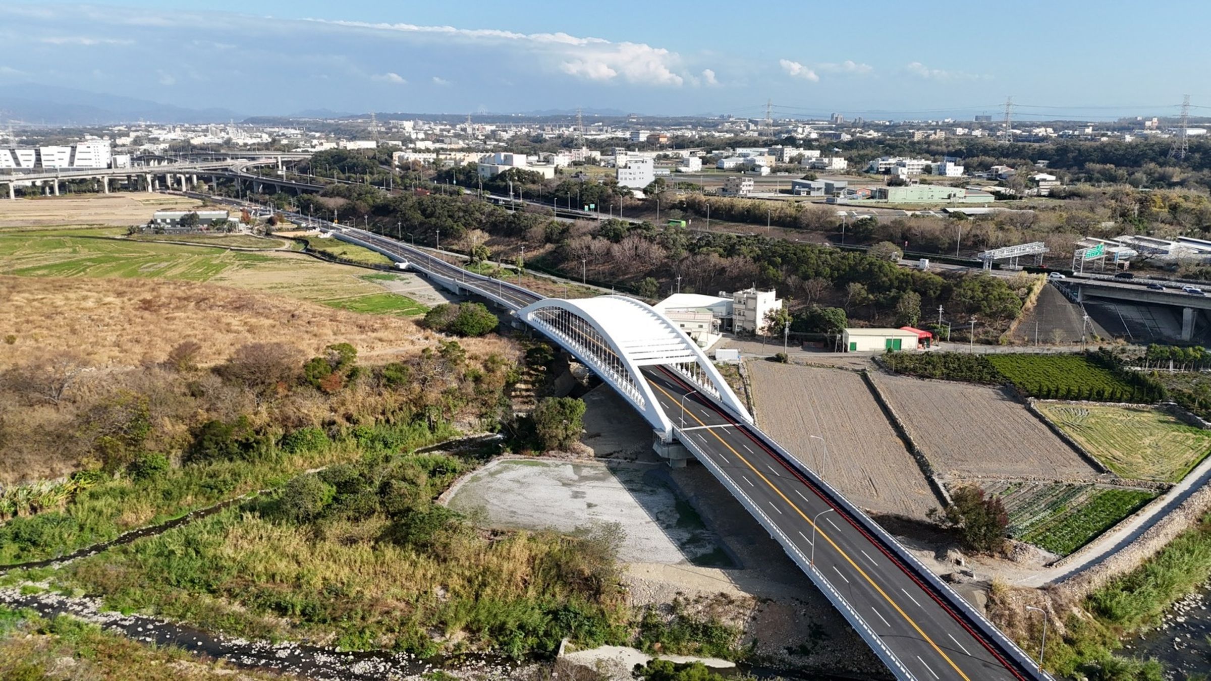 甲埔大道通車,補足海線路網缺口。