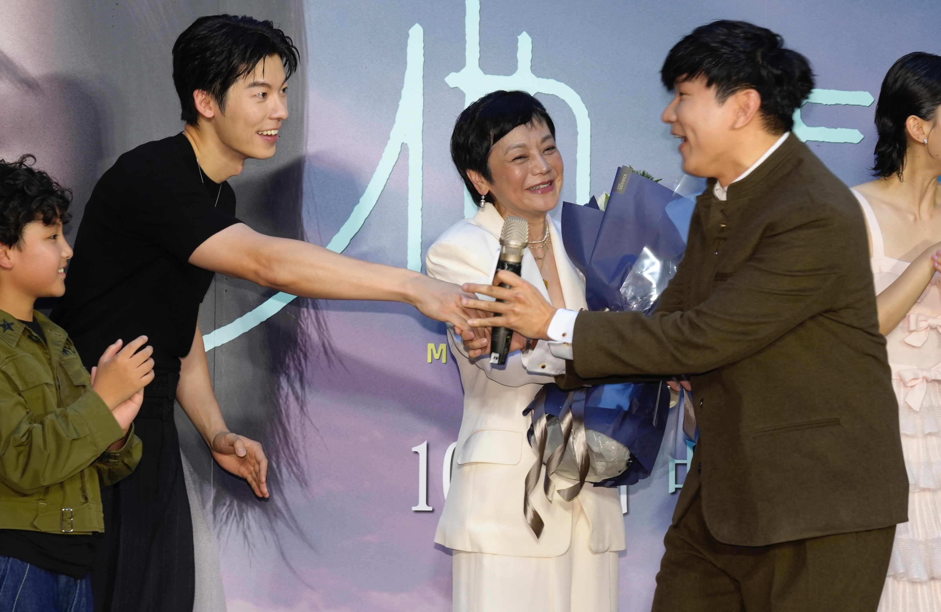 許光漢(左起)、監製張艾嘉,與獻唱片中主題曲的林俊傑。