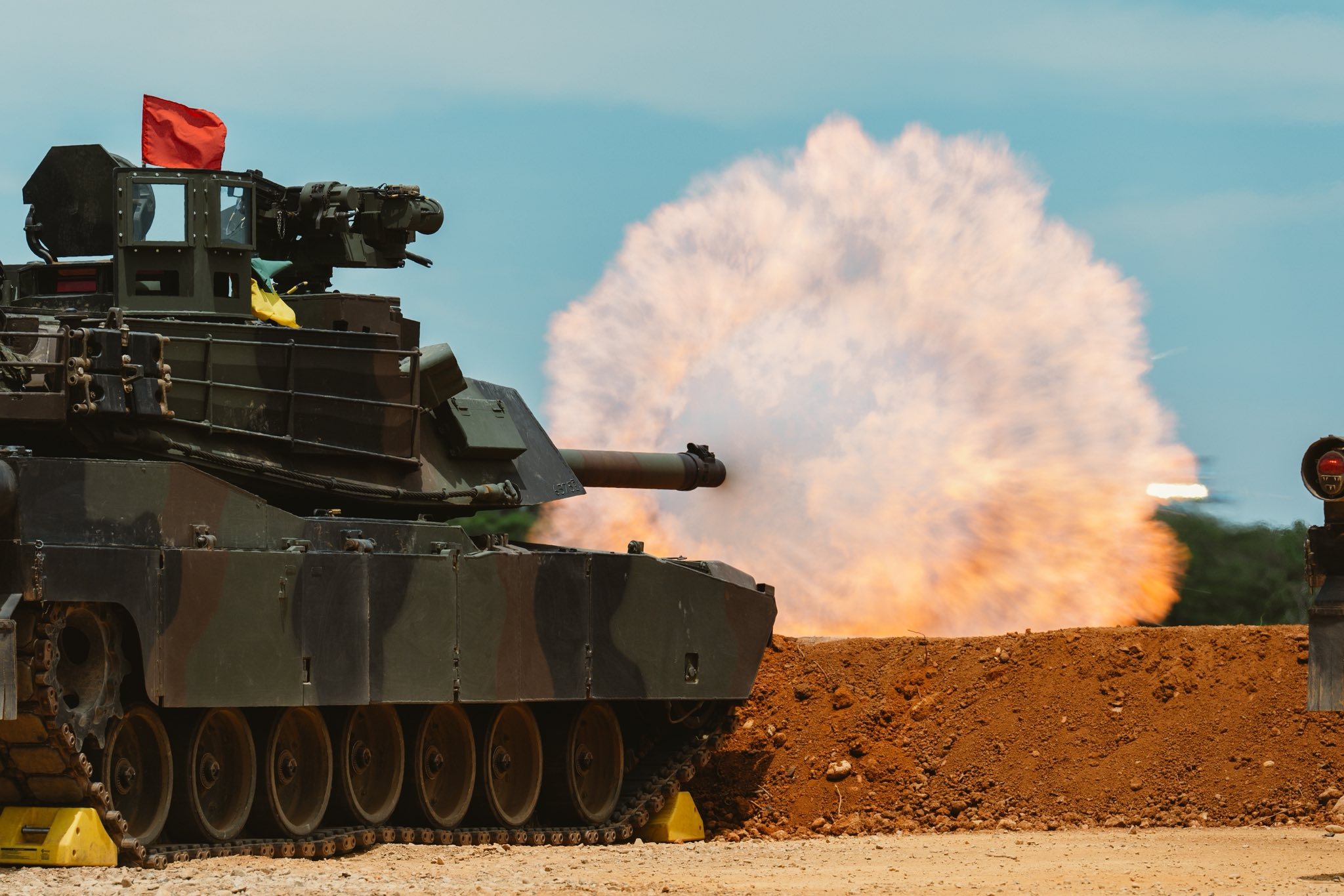 一場模擬中國對台灣實施空海封鎖的軍事演習顯示，東南亞國家若想撤僑，關鍵在新加坡。示意圖（軍聞社）