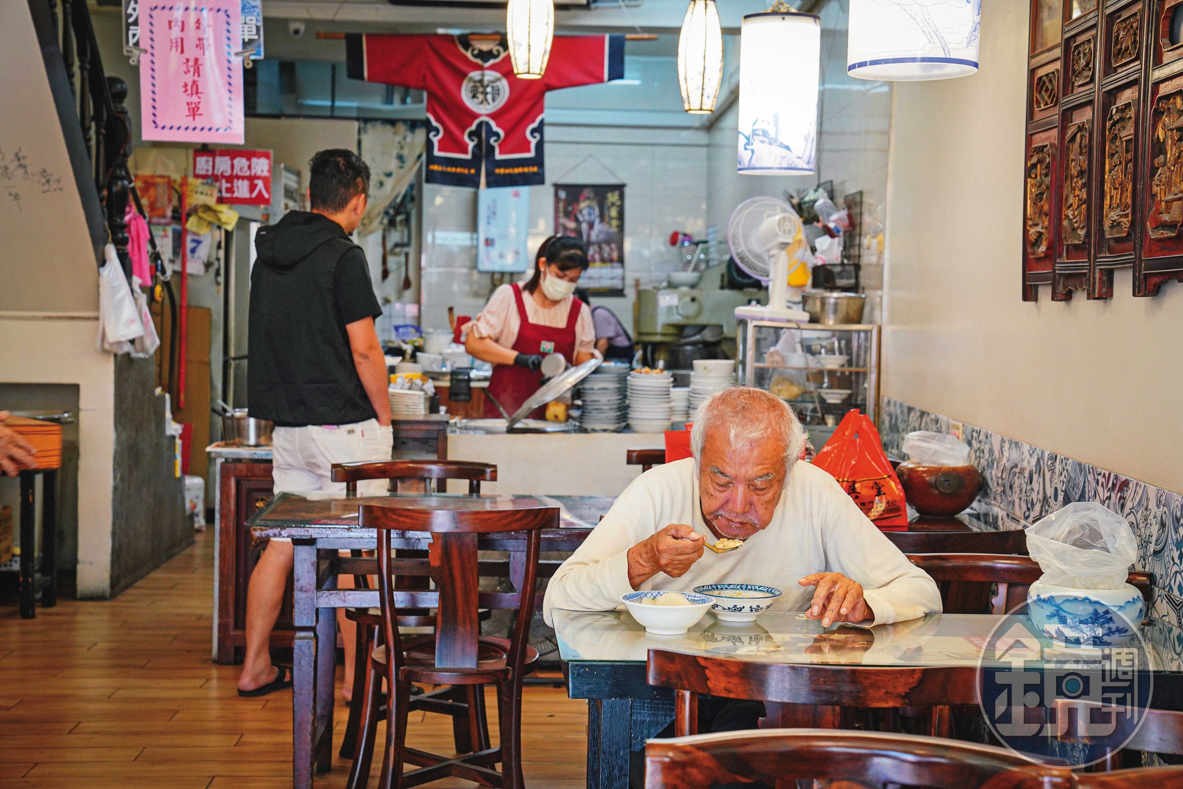 麵線糊配油飯,是許多北港人的早餐「標配」。