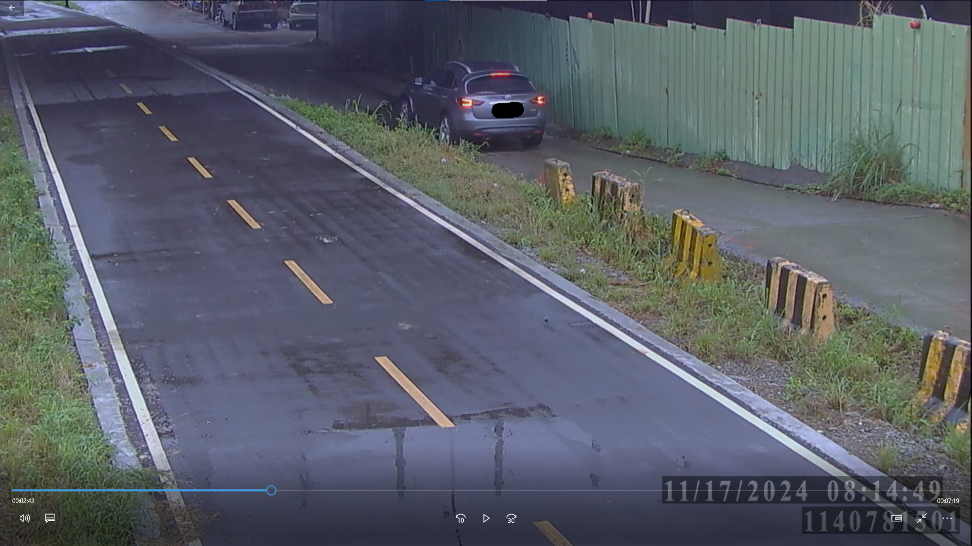 車輛行駛至棄養幼犬地點全被監視器拍下。（新北動保處提供）