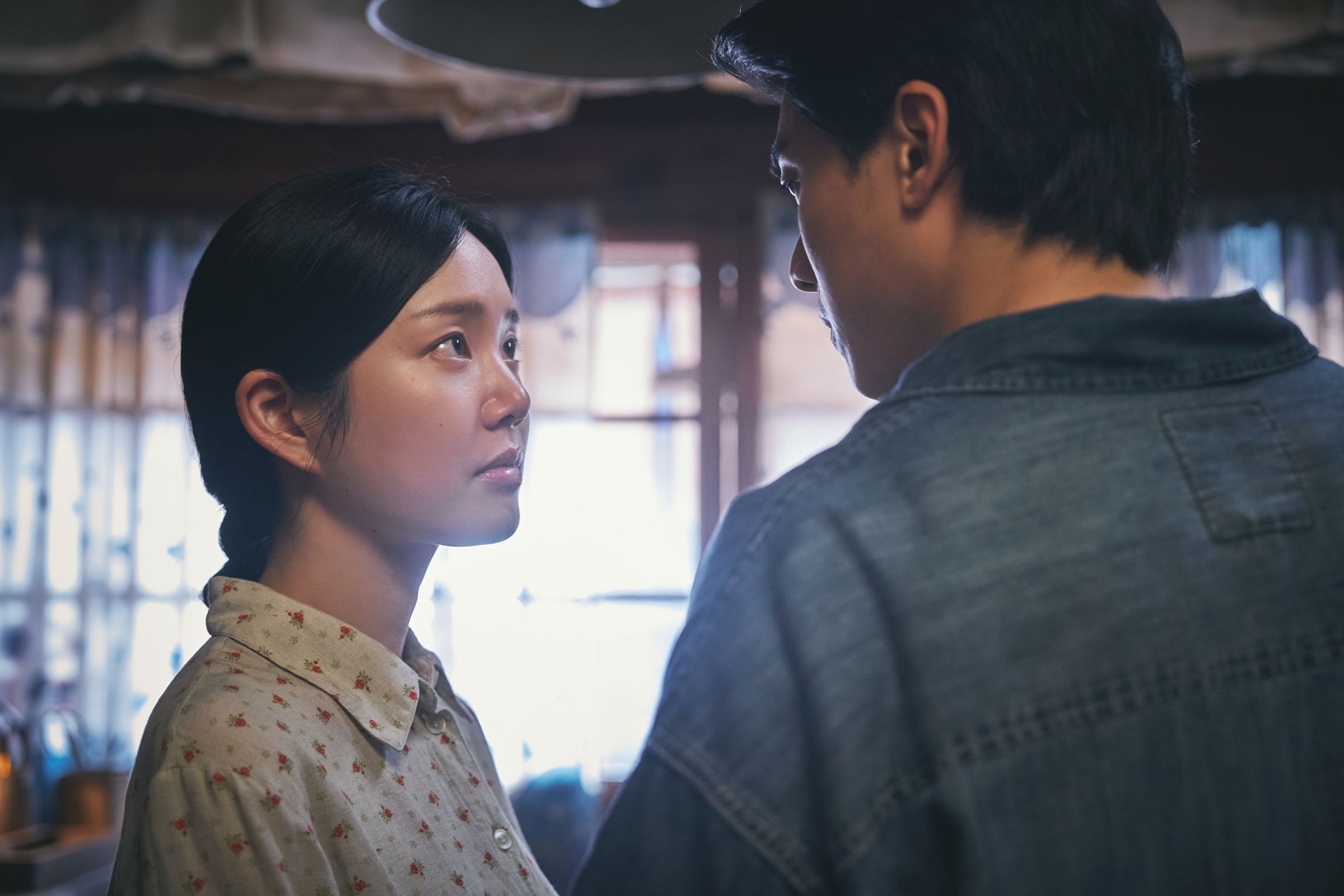 韓國女神李侑菲(左)首次參演台劇與林哲熹(右)有許多浪漫對手戲(公視台語台 提供)