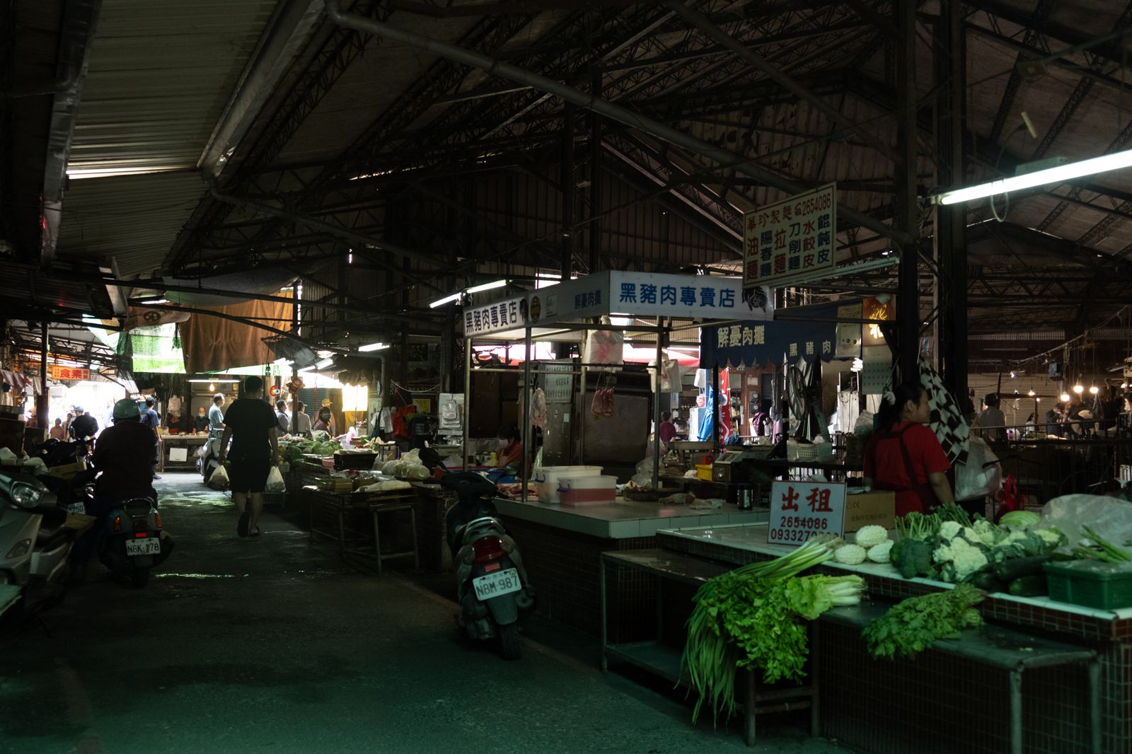 嘉義當地市場的特殊氛圍讓編導片山慎三想起自己的故鄉大阪。（圖／光年映畫提供）