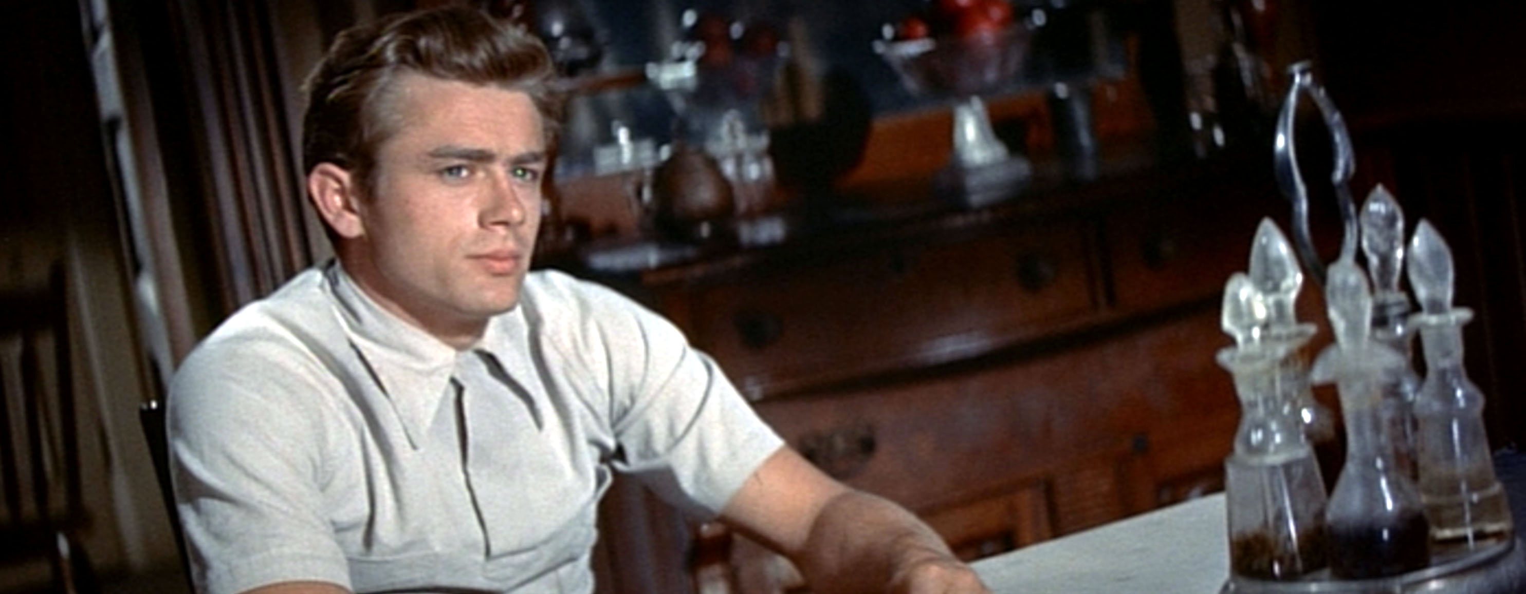 詹姆斯狄恩出道作品《天倫夢覺》不羈又帥氣的形象將重現大銀幕 。（Park CircusWarner Bros.提供）