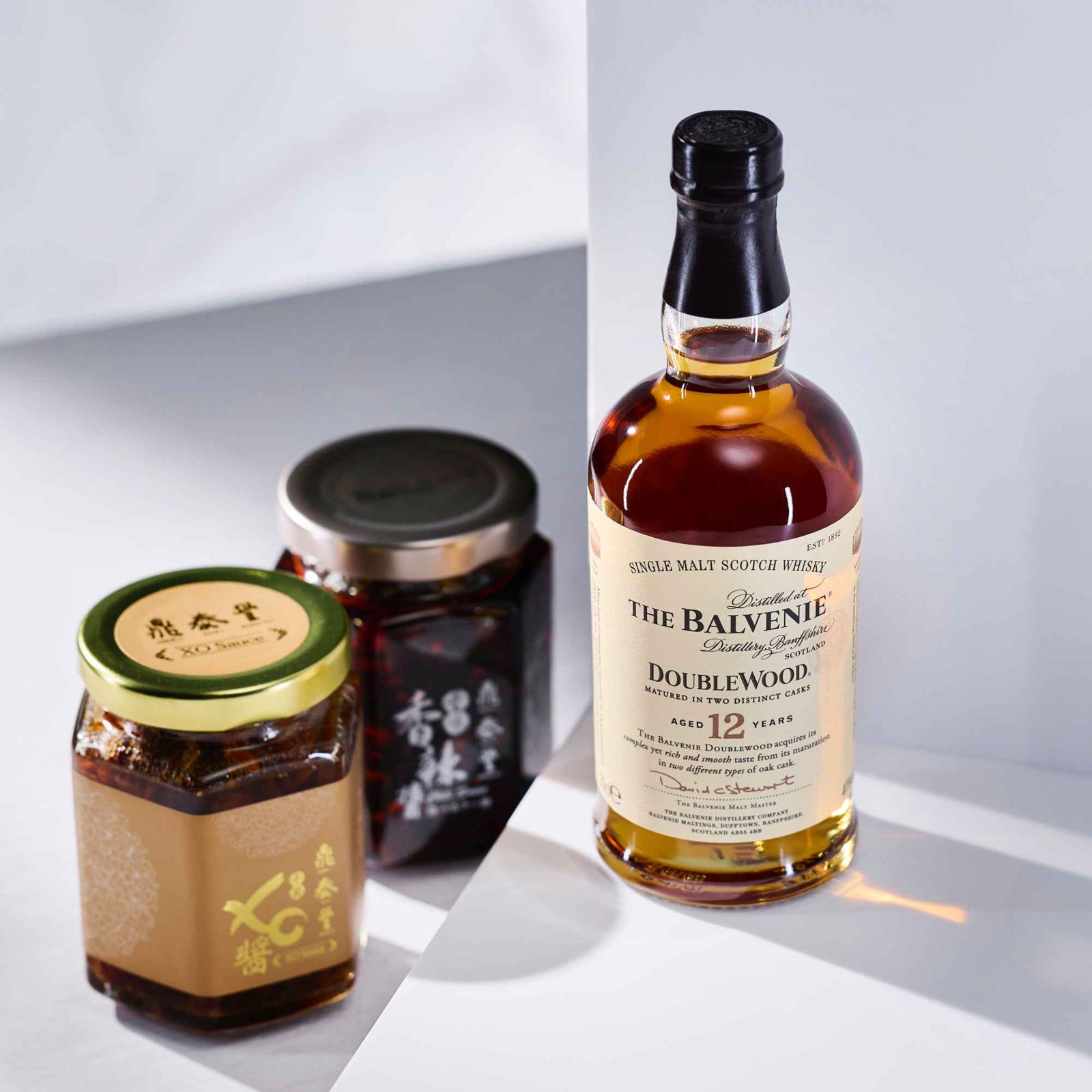 酒誌 2026/GIFT GUIDE/匠心共譜豐年序曲!The BALVENIE 百富跨界鼎泰豐推出豐年百富限量禮盒