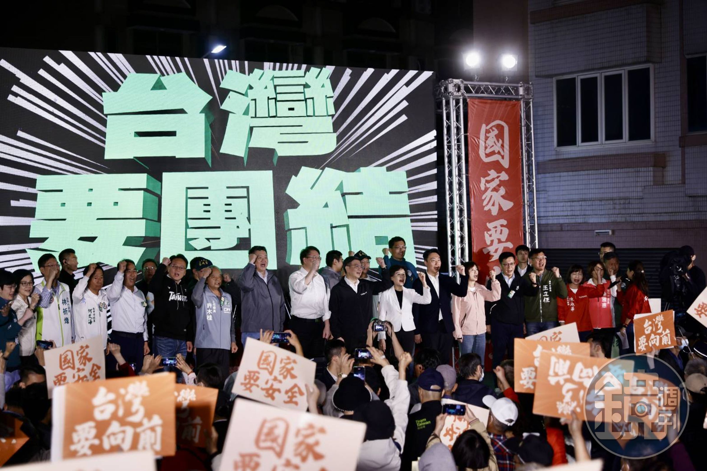 卓榮泰表示,「為了保護台灣,我必須提出覆議站在那邊」。
