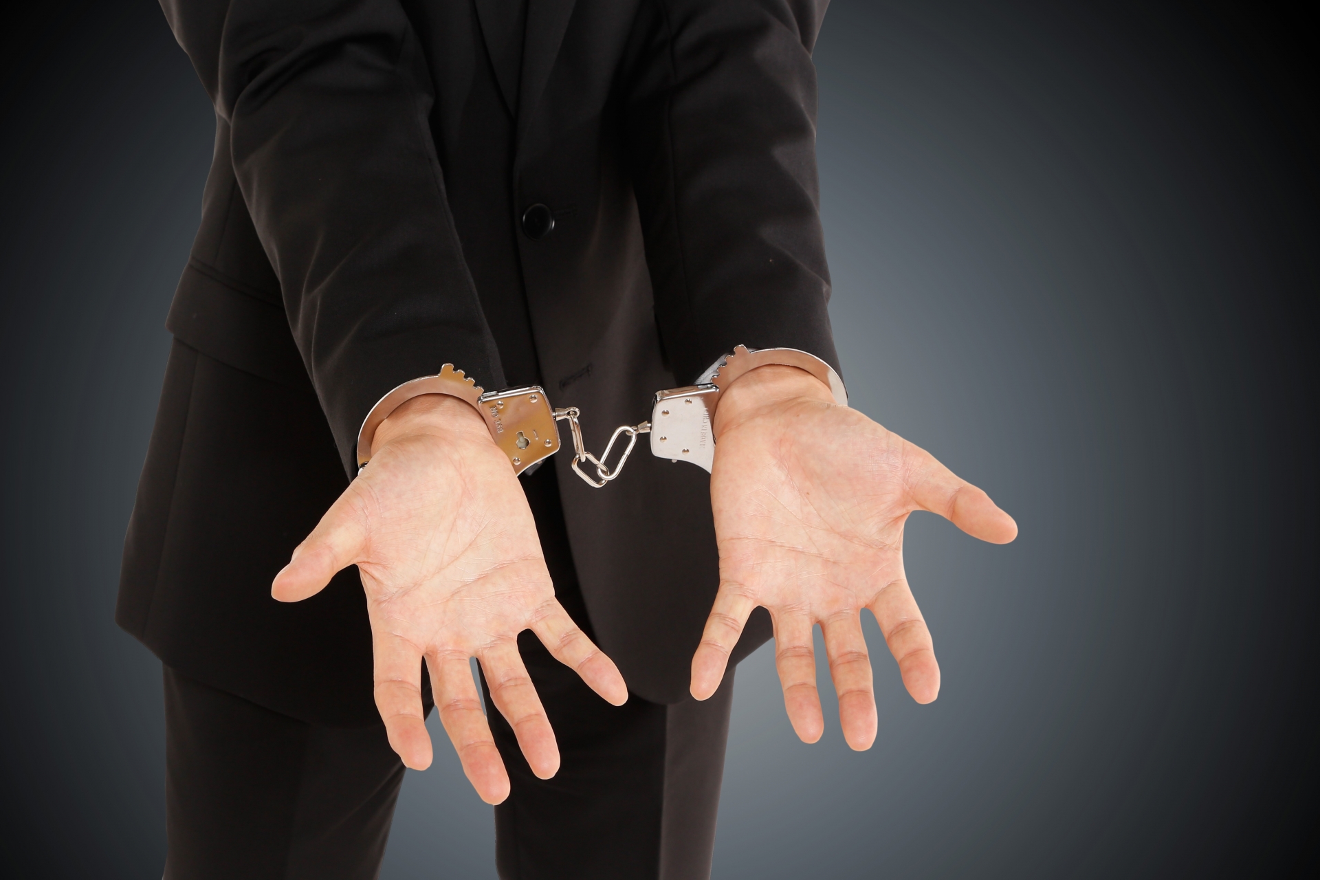 一名通緝犯被盤查時冒用哥哥身分，沒想到哥也是通緝犯，害他慘遭逮捕。（示意圖，photoAC）
