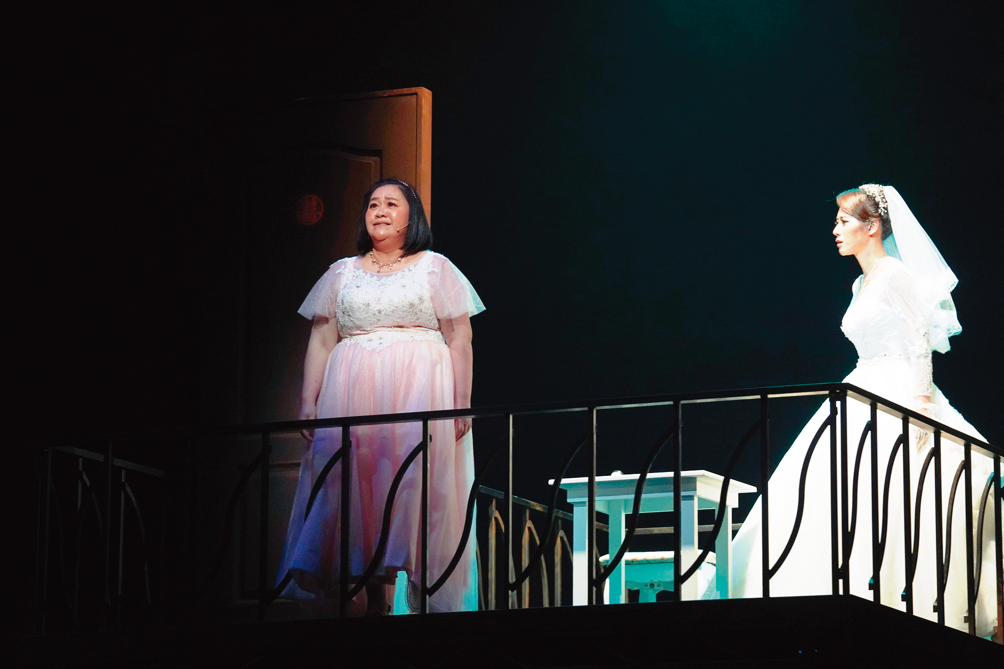 鍾欣凌在音樂劇《結婚！結昏？辦桌》中歌聲令人驚艷。（綠光劇團提供）