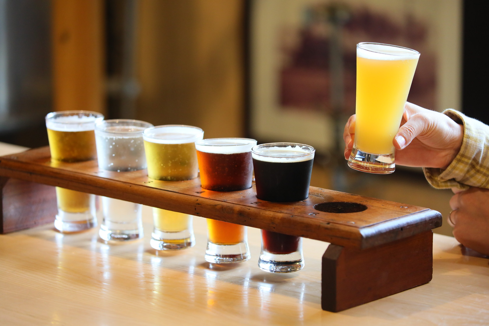 「啤酒托盤」裡的6款精釀啤酒，從淡到濃都有百年酒廠獨特風味。（30紐元／份，約NT$602）