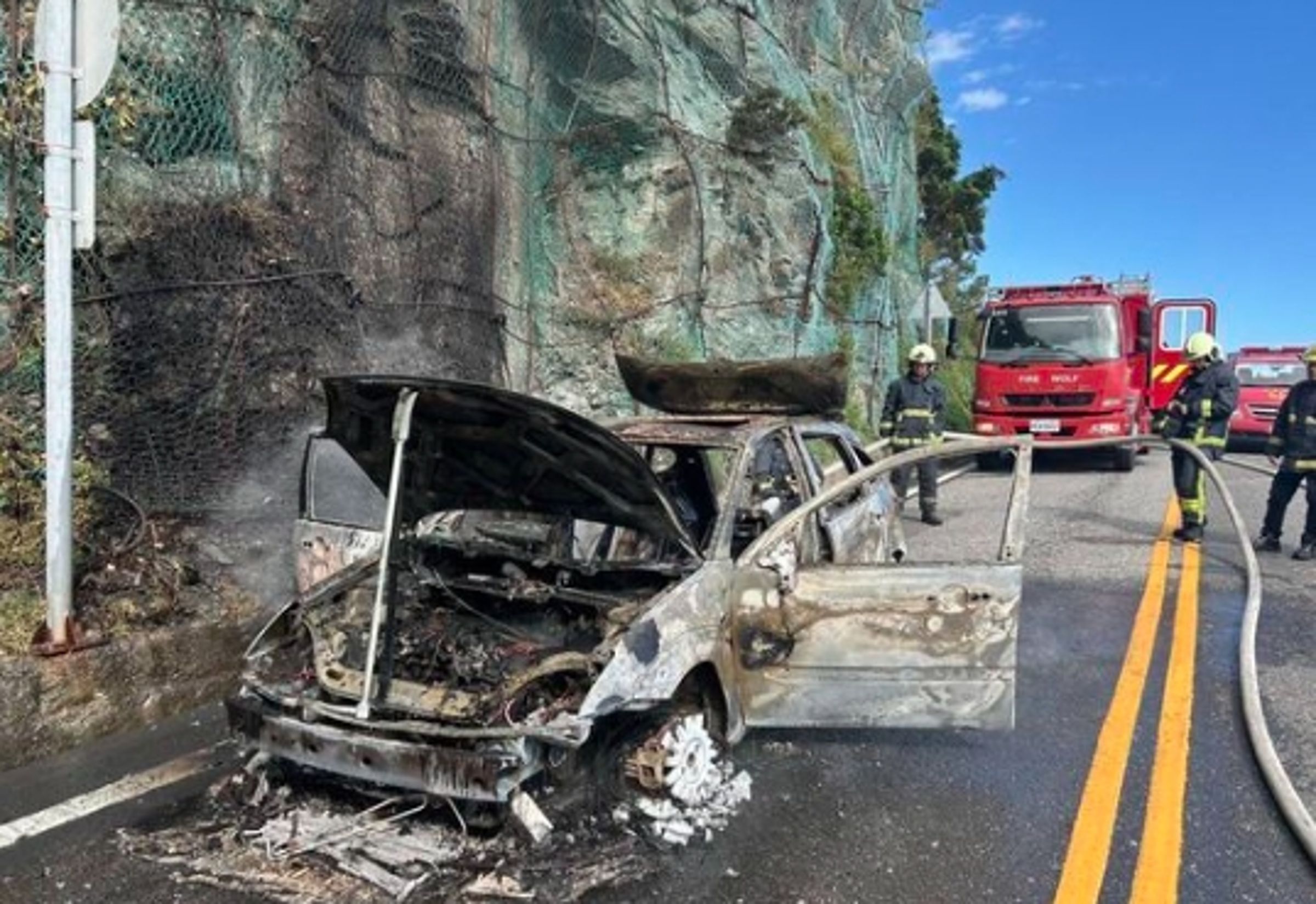 宜蘭南澳台丁線午間驚傳驚險火燒車。(翻攝畫面)