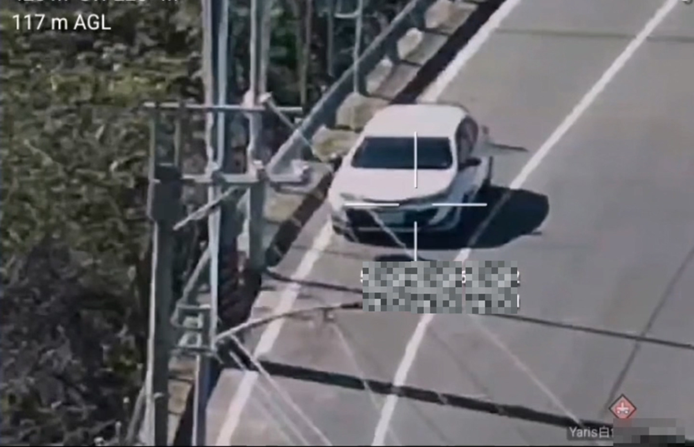 警用空拍機監控鍾嫌車輛畫面。(警方提供)
