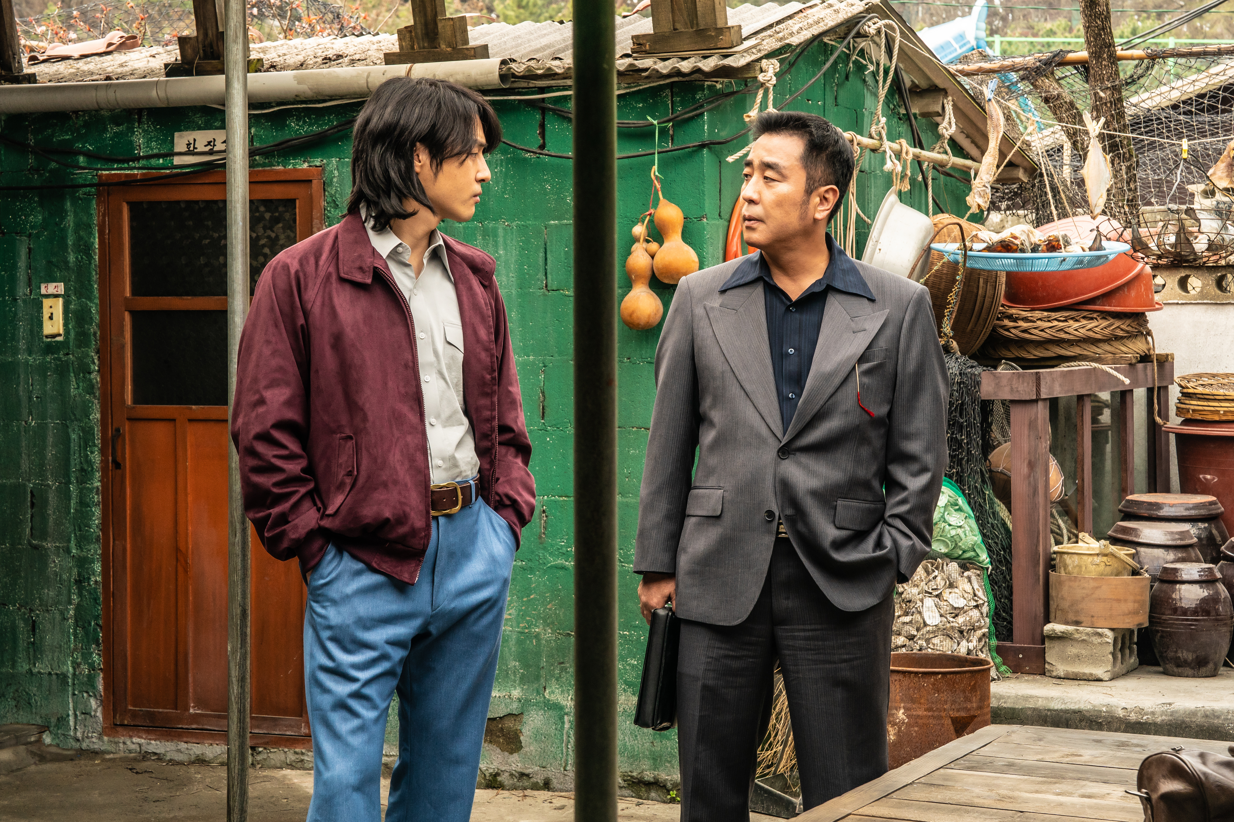 柳承龍與梁世宗在《下流大盜》為發財夢展開奪寶行動。（Disney+提供）