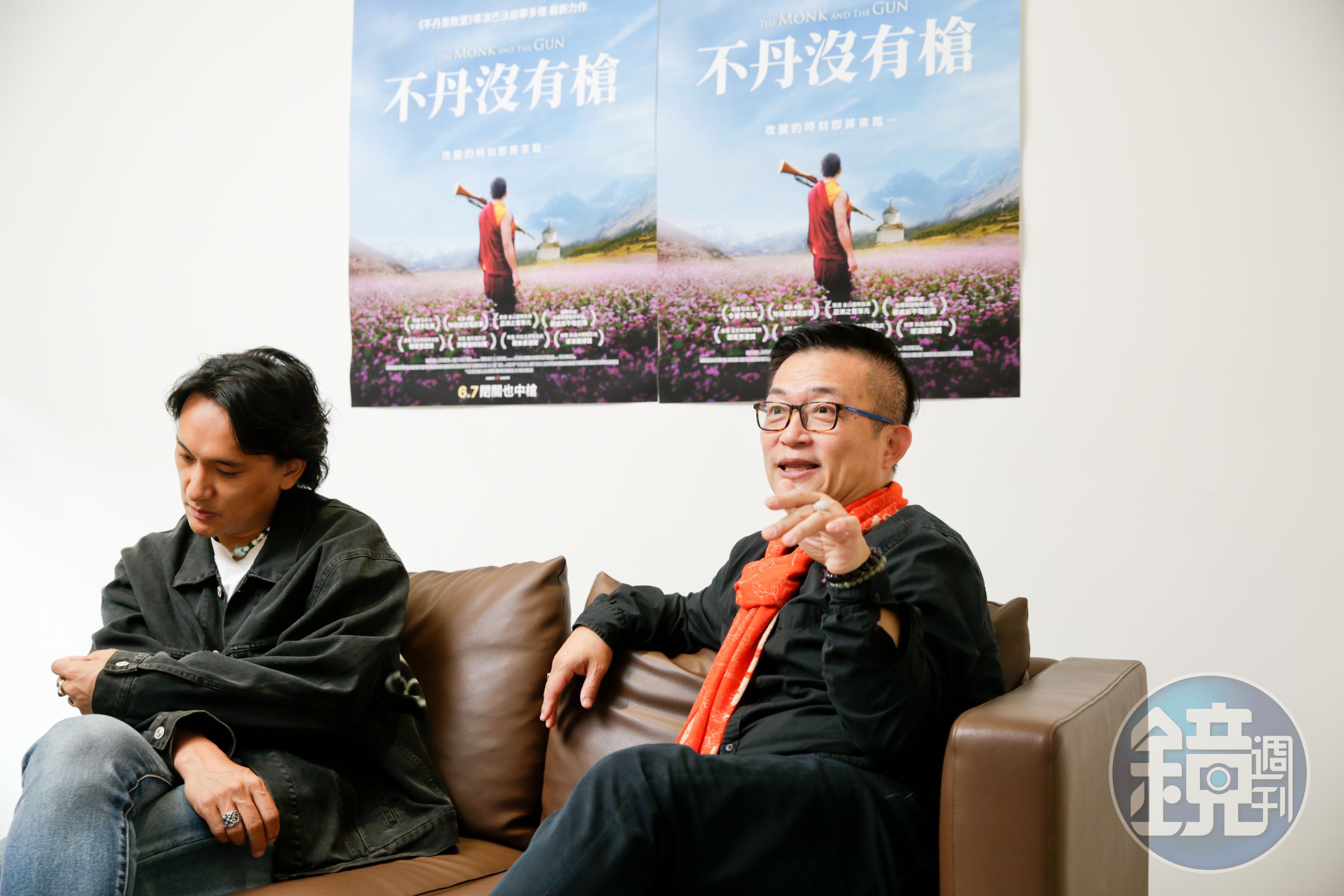 海鵬影業總經理姚經玉(右)非常佩服不丹導演巴沃(左)堅持保有純真的心創作電影。