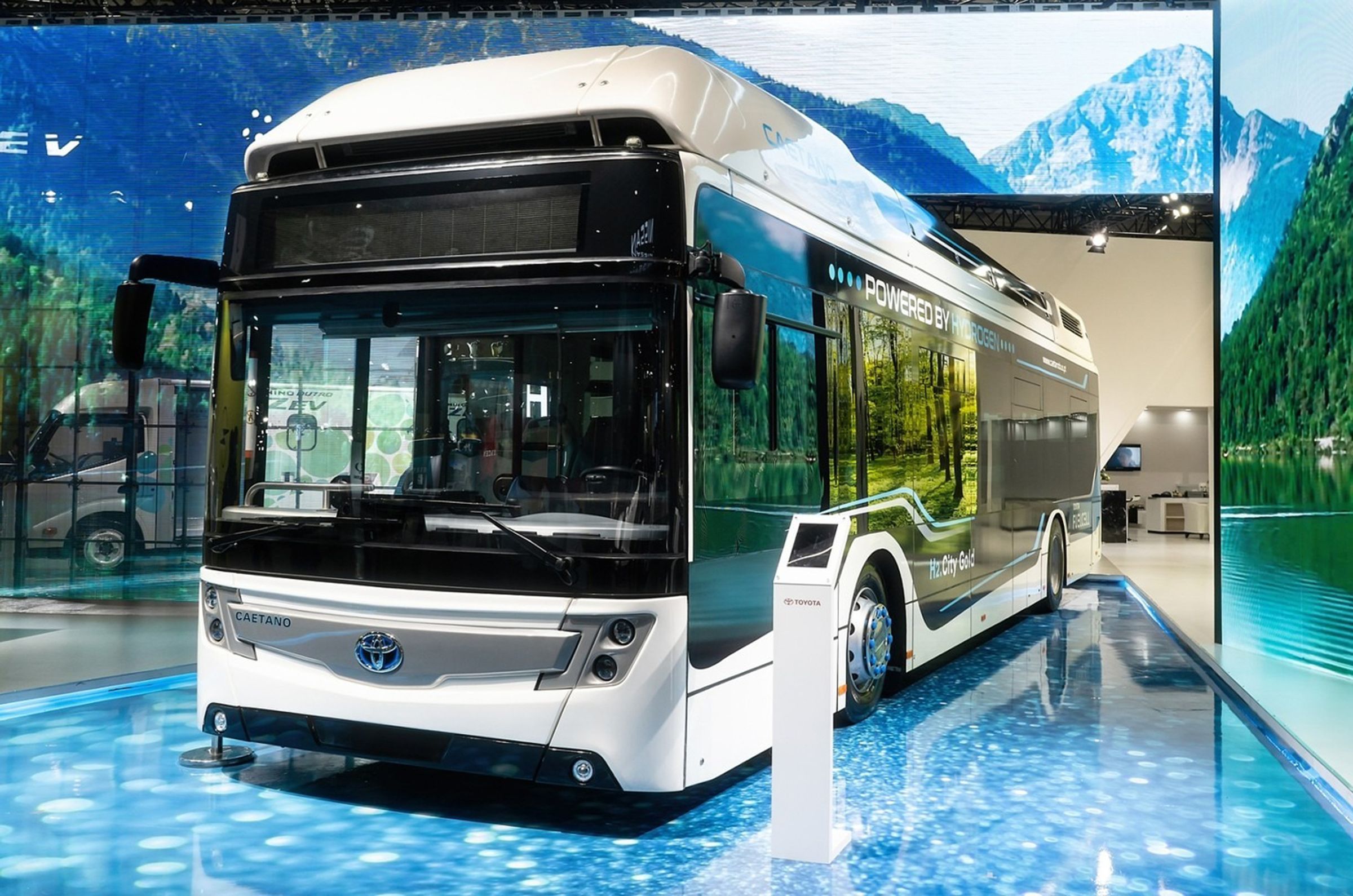 和泰汽車導入TOYOTA H2. City Gold氫能市區巴士,配合地方政府及客運業者實現氫能巴士於台灣落地運行