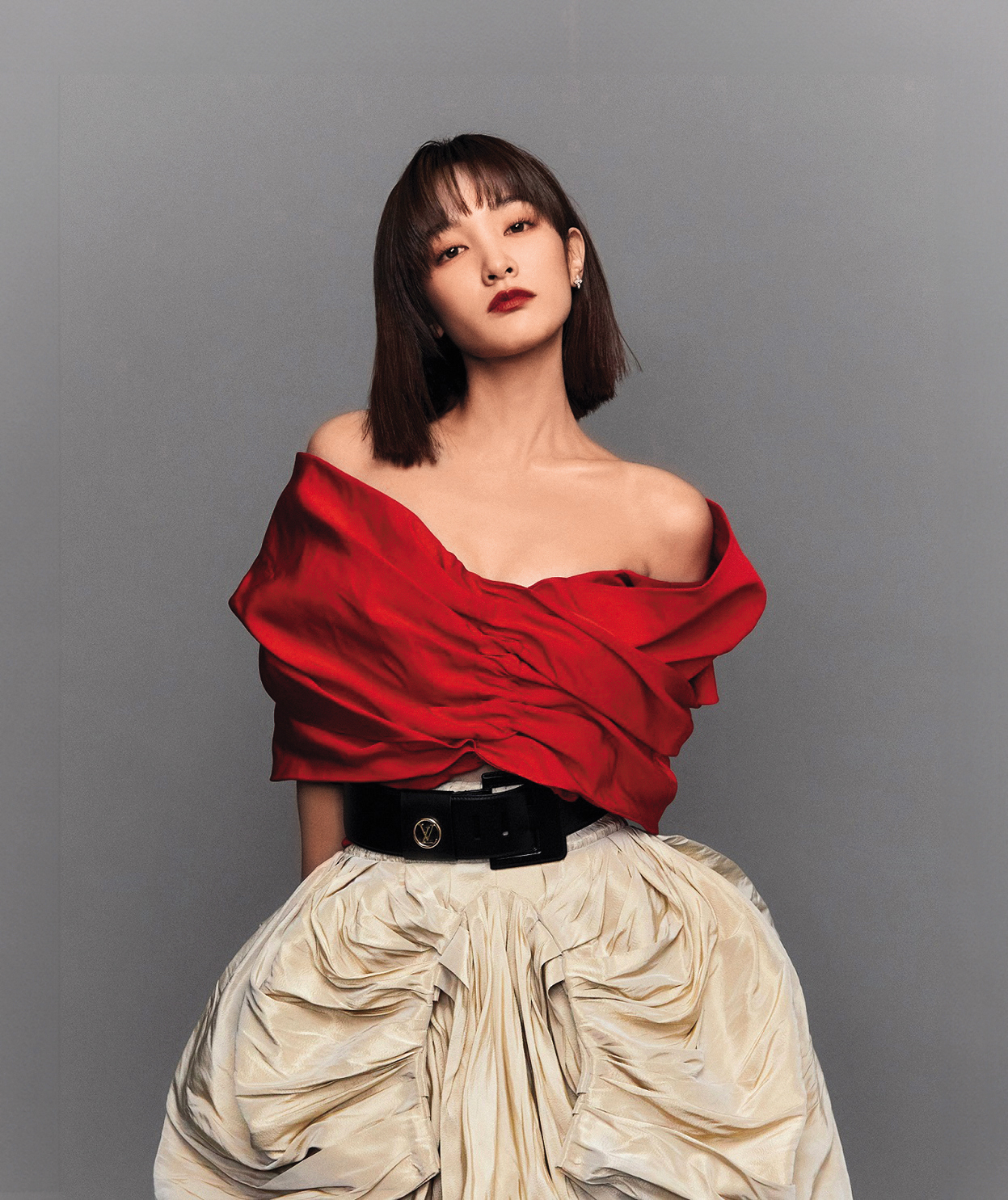 一次網羅兩大幸運色，王淨完美演繹，紅金配也能很Young！（Louis Vuitton提供）