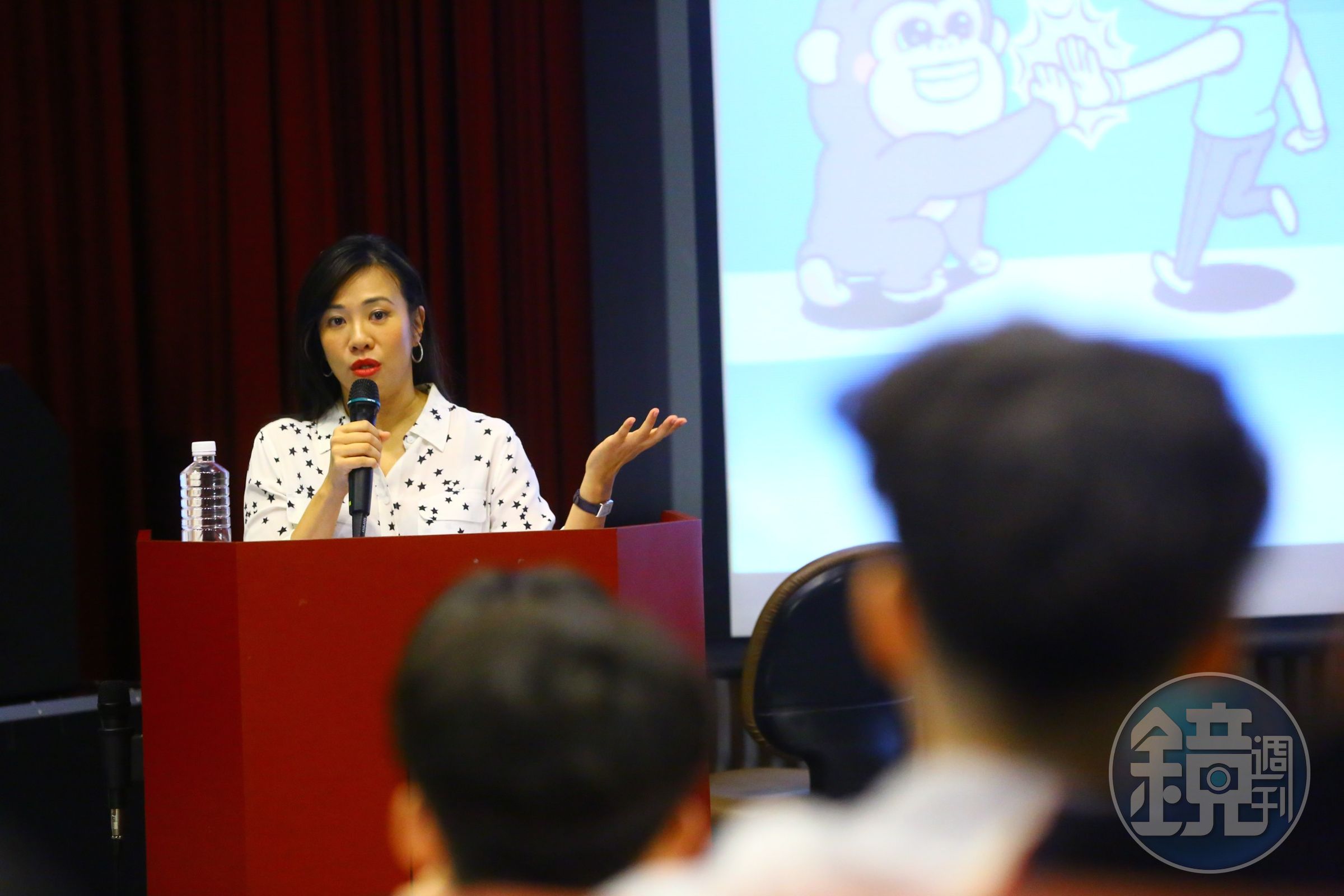 吳欣盈今晚到政治大學演講,會前受訪兩度口誤,把外交部講成「斷交部」。