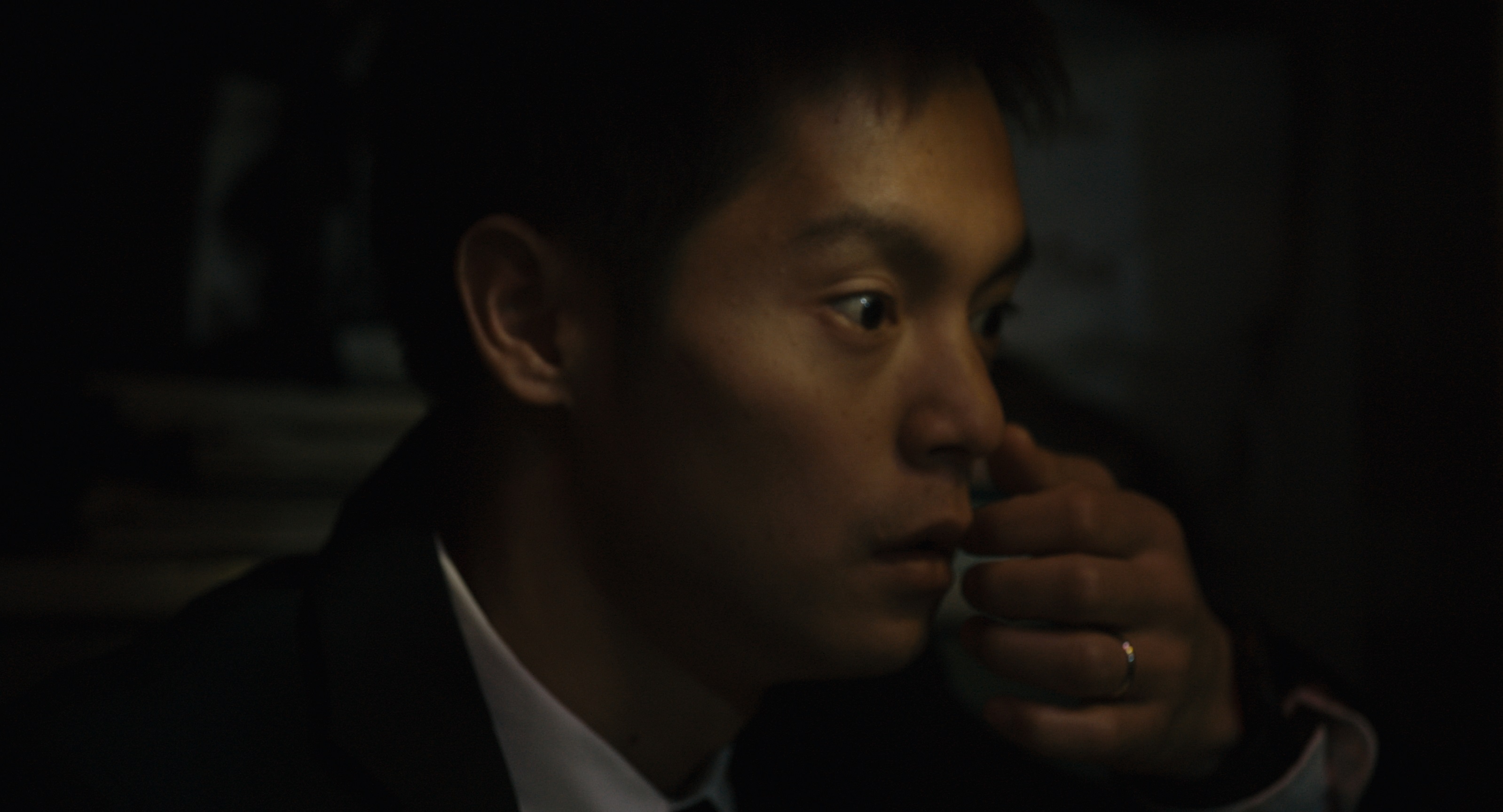 漥塚洋介在《詭屋》飾演足不出戶的繭居族,是他很少接觸的類型。(華映娛樂提供)
