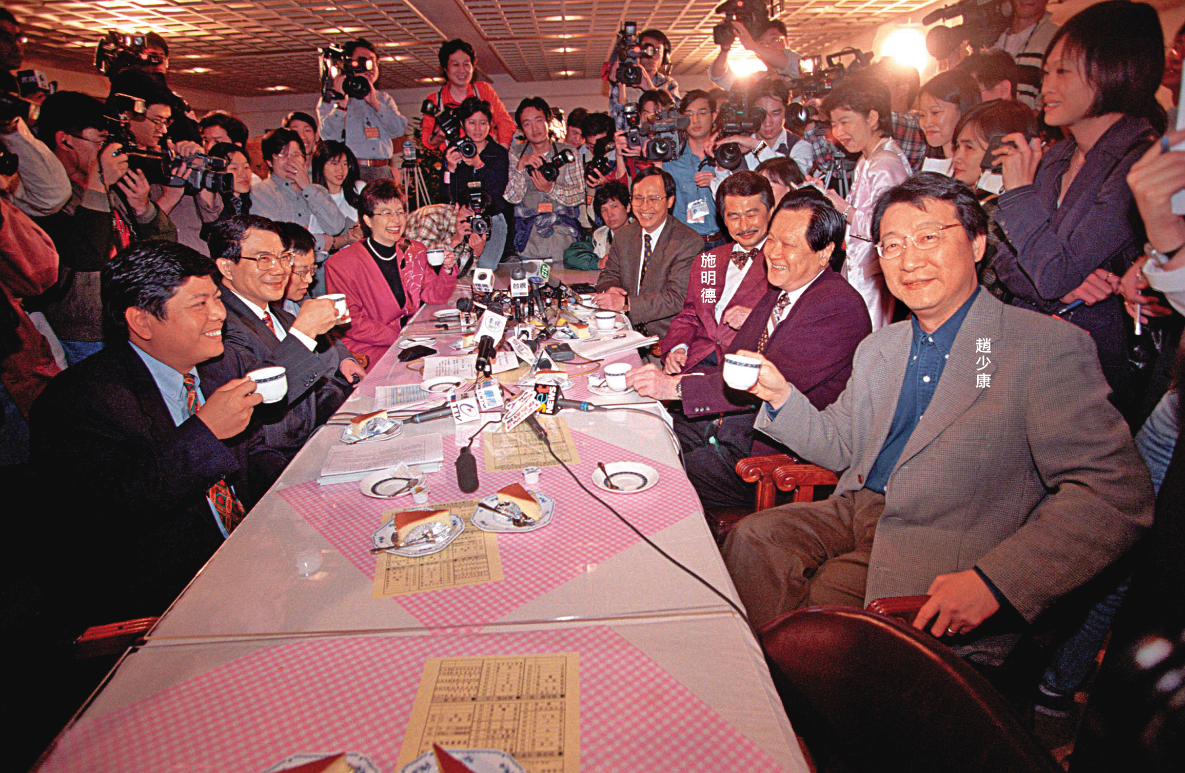 施明德擔任民進黨主席期間,邀新黨要角喝大和解咖啡。(中央社)