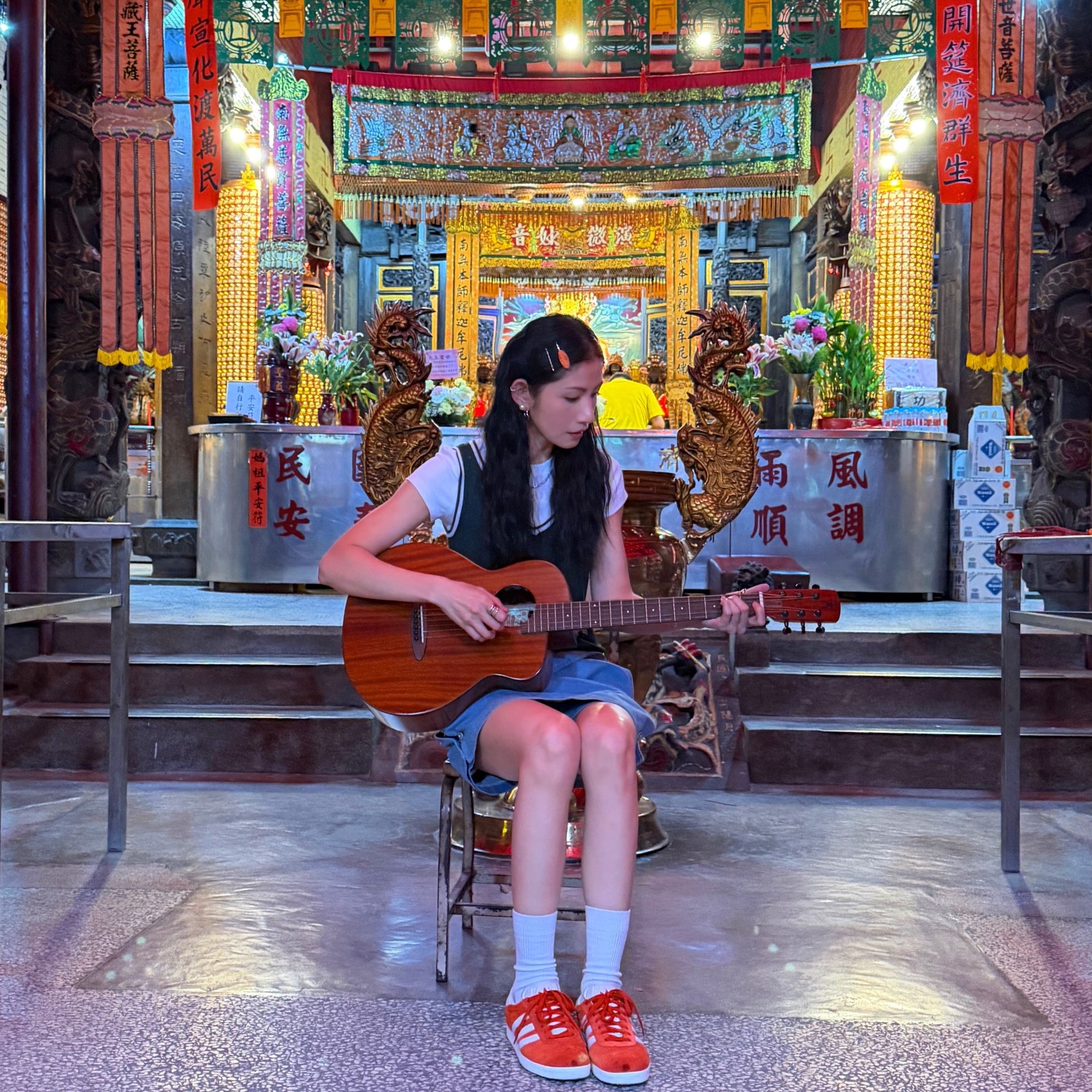 李千娜演唱的療癒情歌〈不曾回來過〉MV在YouTube點閱破億。(環球音樂提供)