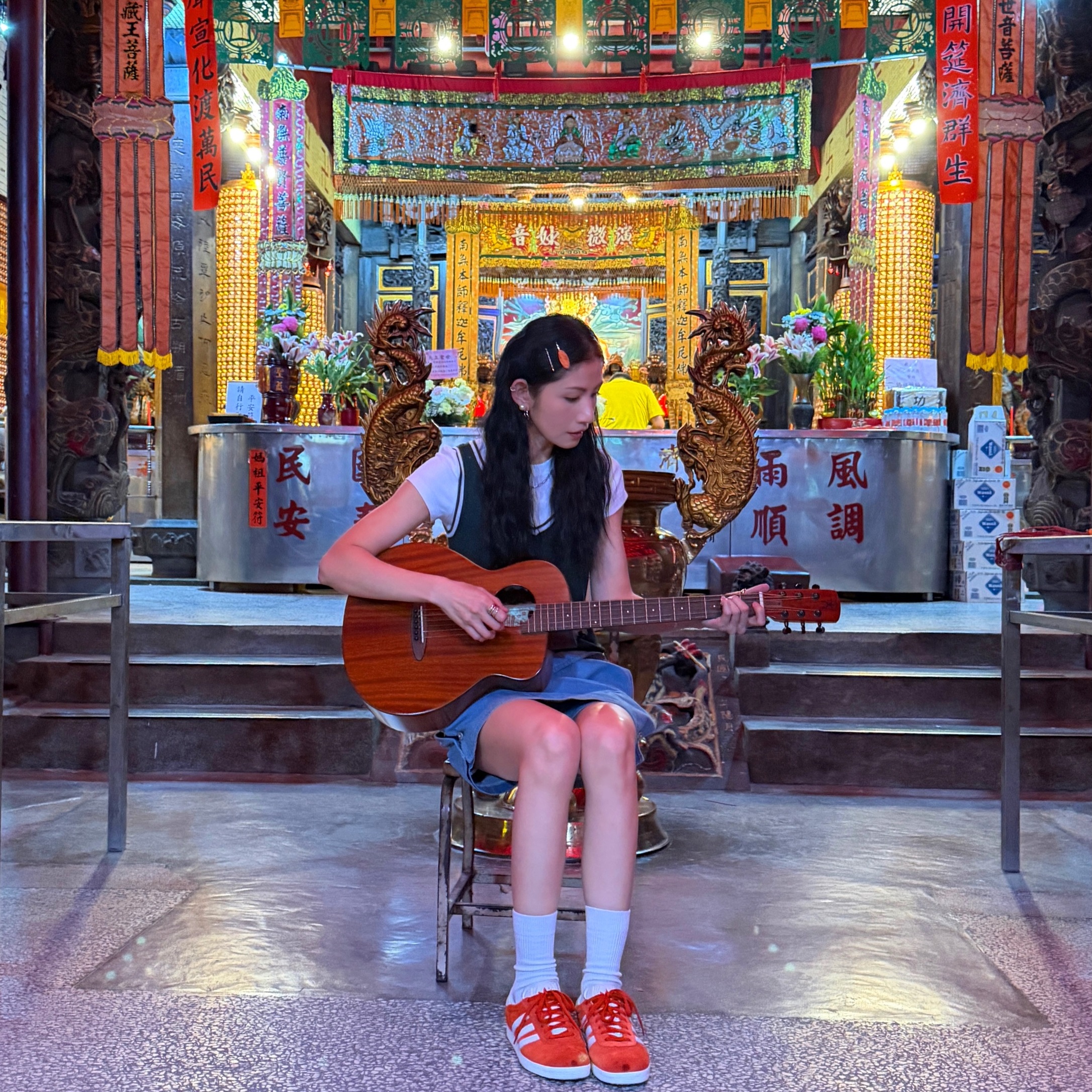 李千娜演唱的療癒情歌〈不曾回來過〉MV在YouTube點閱破億。(環球音樂提供)
