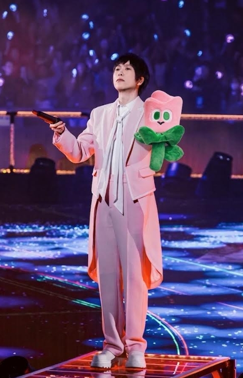 阿信以五月天經典歌曲讓歌迷跟著唱整場。（相信音樂提供）