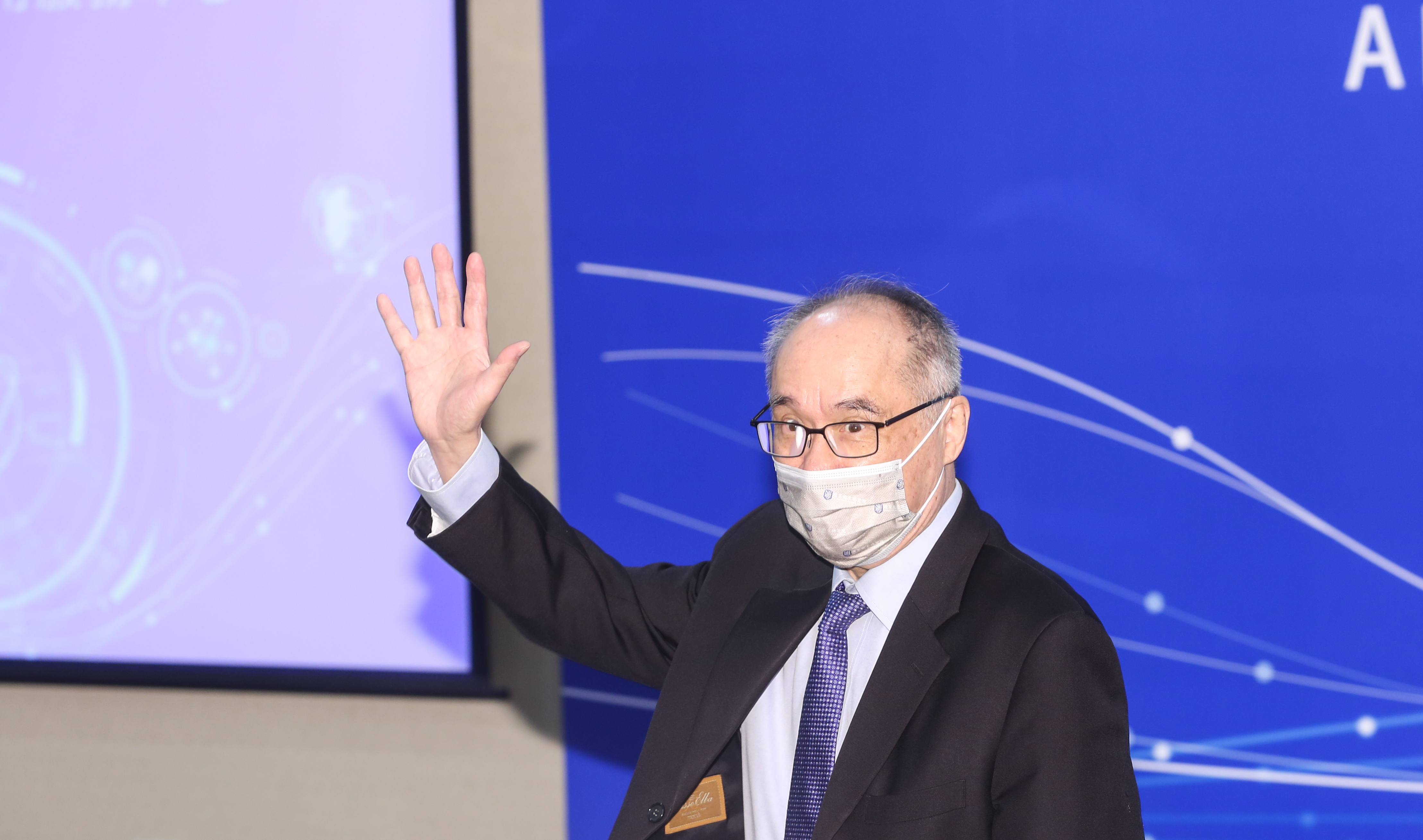 台灣浩鼎生技今日召開董事會，推舉前國家衛生研究院院長、前陽明大學校長梁賡義出任新董事長。