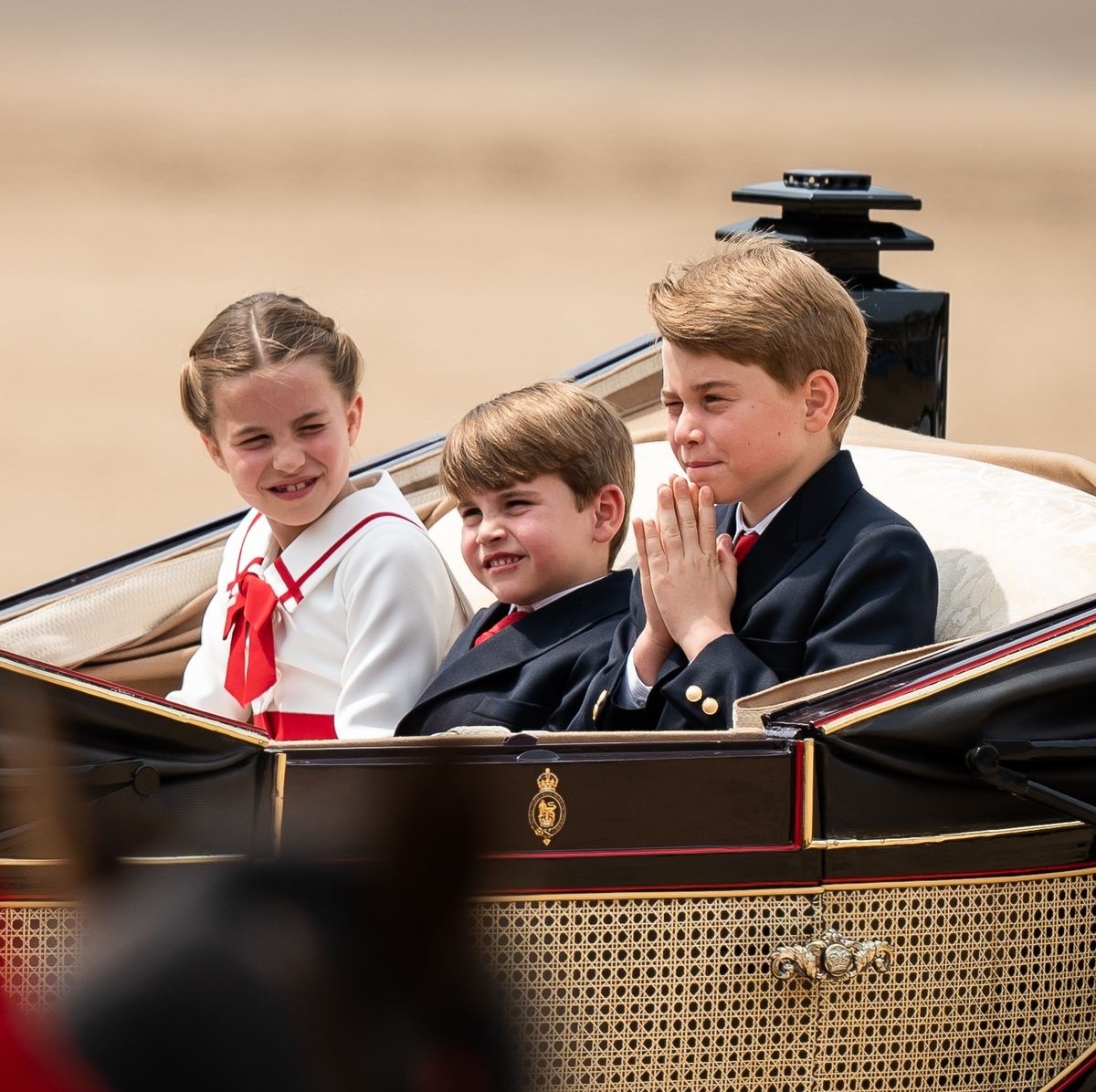 夏綠蒂公主(左起)、路易王子、喬治王子3兄妹相當可愛。(翻攝Prince Louis of Wales 臉書粉專)